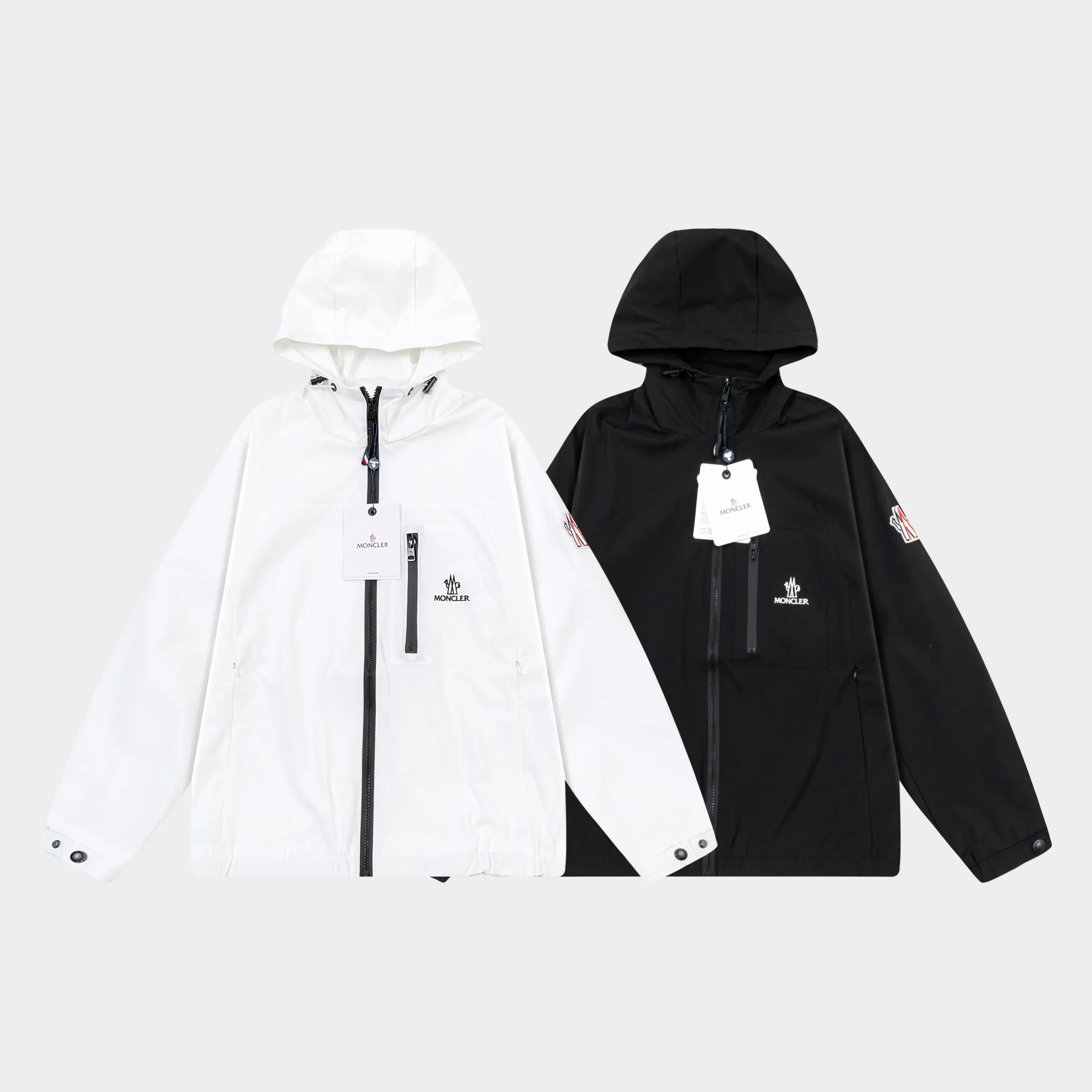 P410 2025 MONCLER new autumn and winter products Customized hardware Embroidered Logo. High-quality hooded jacket Mainly recommended version Selected custom fabrics Higher grade High-density memory brushed lining More fashionable and comfortable High-standard customization The upper body is very stylish Classic and versatile Can be matched with any fashion The fit is super good and highly recommended!  Color: White Black Size: M-3XL