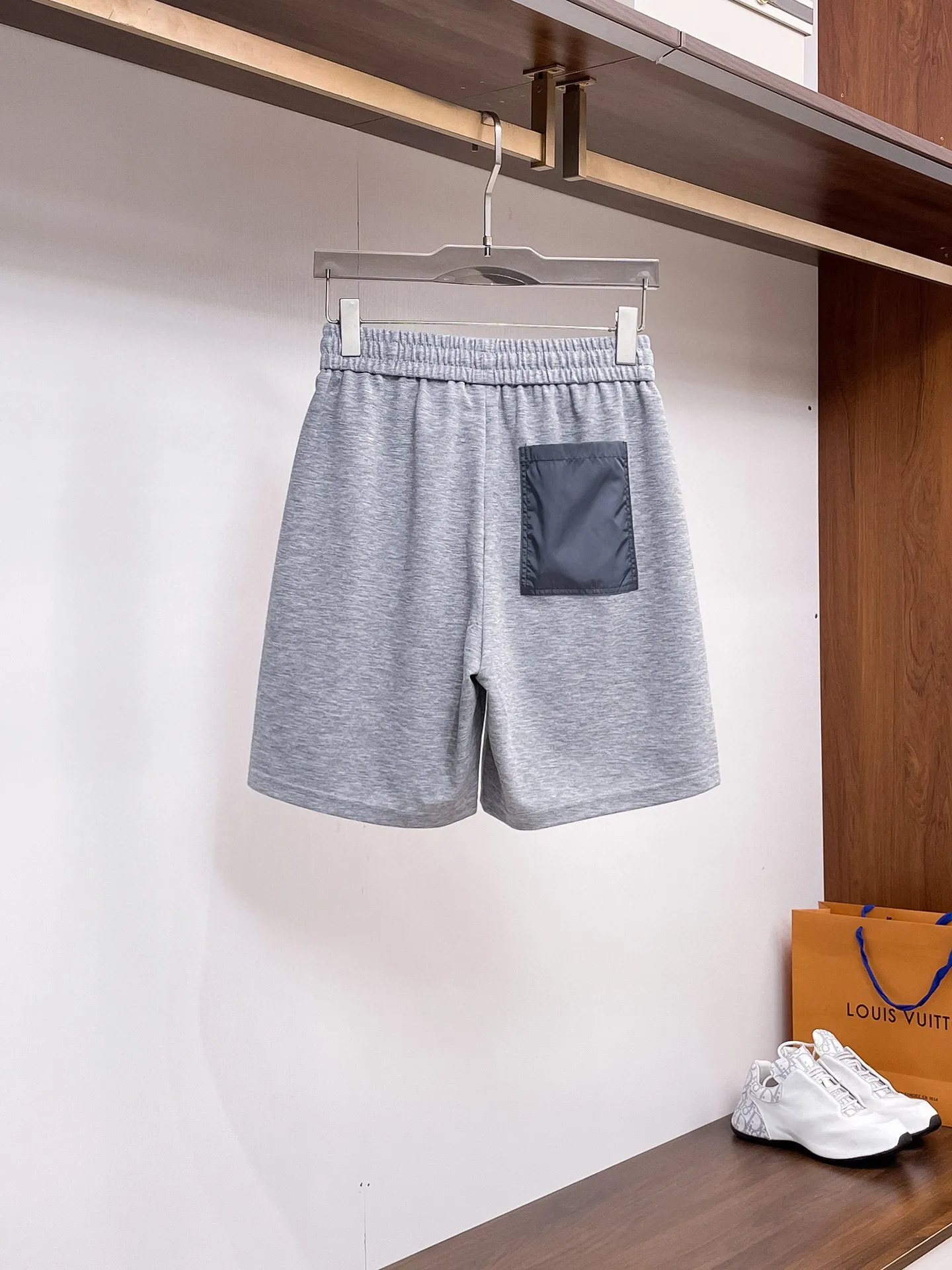 P560 Brand [MONCLER Mouth Covered] 2025 round neck short-sleeved shorts suit. The pure cotton fabric upper body will not be stuffy, the smooth and comfortable skin-friendly effect is more breathable, the fabric has its own texture, classic logo technology, a new interpretation from a unique angle, the first choice for fashion and versatility! Size: M-3XL (maximum wear: 190 pounds)