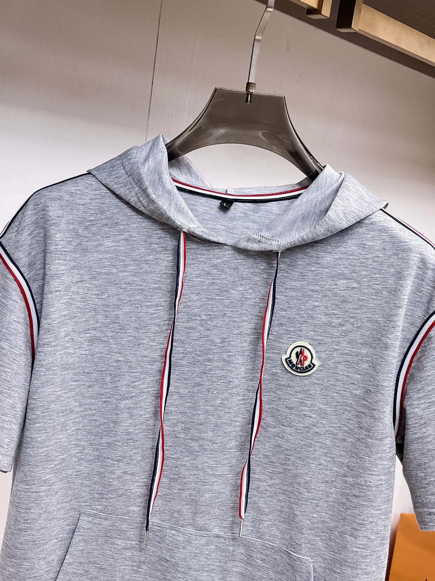 P560 Brand [MONCLER Mouth Covered] 2025 round neck short-sleeved shorts suit. The pure cotton fabric upper body will not be stuffy, the smooth and comfortable skin-friendly effect is more breathable, the fabric has its own texture, classic logo technology, a new interpretation from a unique angle, the first choice for fashion and versatility! Size: M-3XL (maximum wear: 190 pounds)