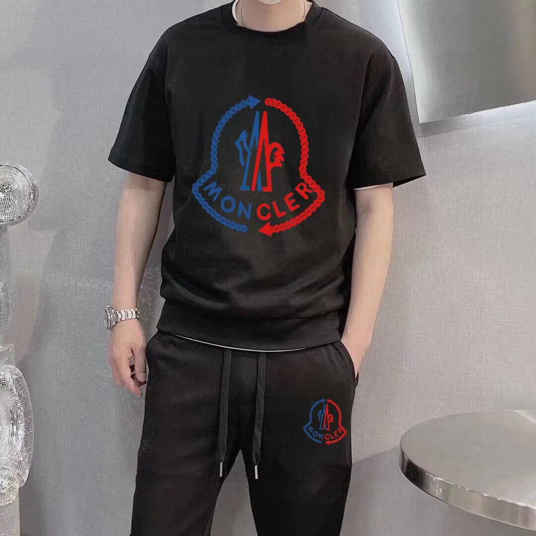 P330 [MONCLER Mouth Mouth] (Fat Man's Gospel) The same style as the 2025 official website. World-renowned luxury brand. Summer men's (double mercerized) high-quality 🐂 suit. It is made of imported original single fabrics. It is a fashion trend of the season and a versatile hit. Simple and elegant, precise workmanship allows you to be at the top of fashion. Size: M-5XL (can be worn up to 220 pounds)