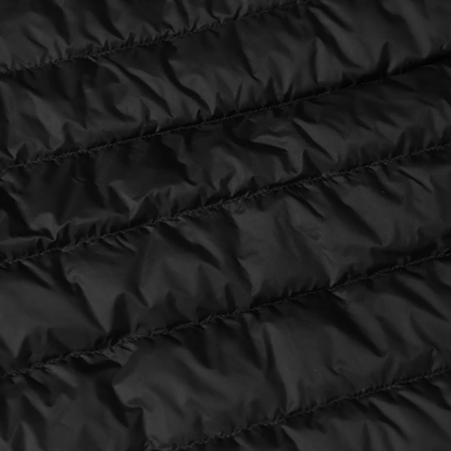 P900 Premium 90 down] Moncler Arnique short and light men's down jacket. Super soft and delicate fabric, white duck down filling. Extremely light and warm. The Arnique hooded down is made of polyester fiber outer fabric and is Moncler's classic men's design item.  The Arnique short down features classic checkered quilting and signature patch pockets on the sleeves, highlighting Moncler's style. The outer fabric reflects the brand's commitment to lowering its environmental footprint. Modular design, removable hood can be easily put on and taken off according to weather conditions. Details Made of polyester outer fabric Polyester lining Down filling Size : S-XXL