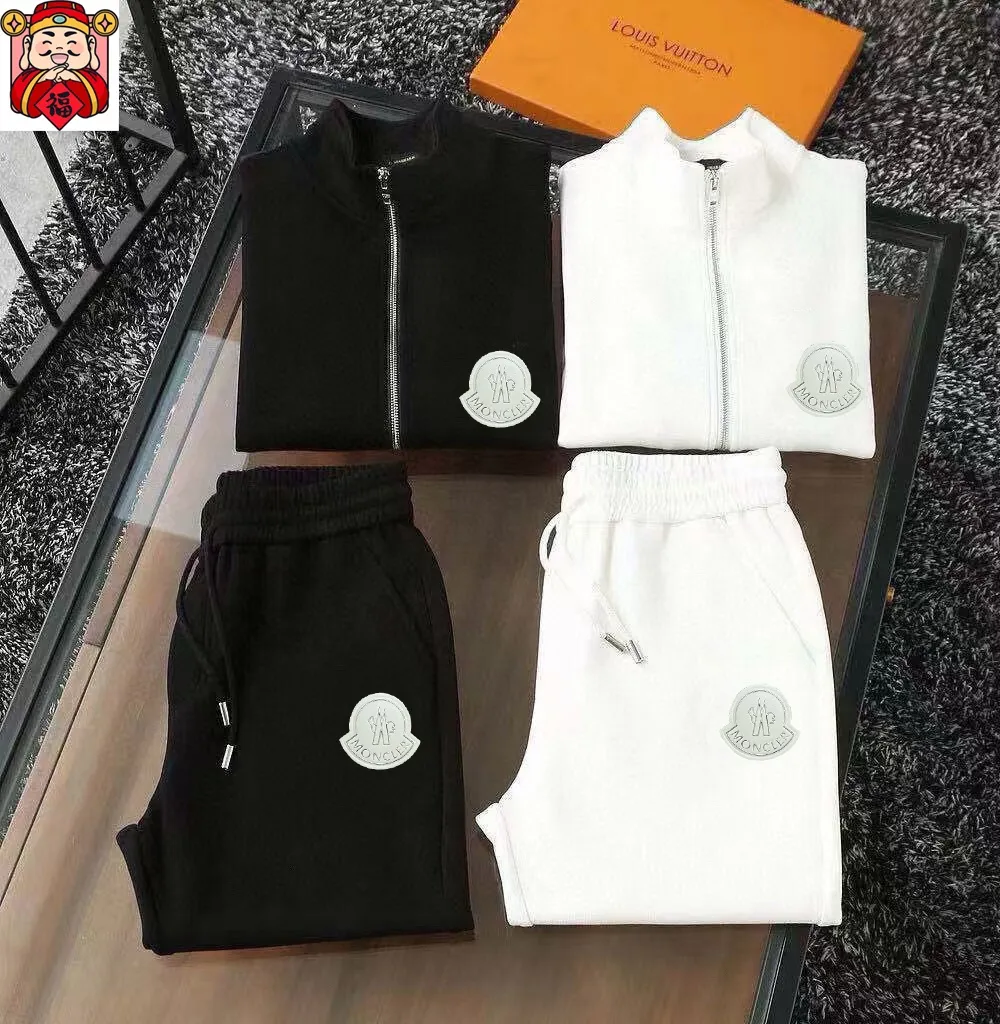 P400 💰【MONCLER】(Fat Man Gospel) hot-selling suit is coming. Focus on the original version of the official website. 2025 new hot-selling cardigan sweater suit. The original order is the best. 🇭🇰The meticulous work of top designers. It is a fitting and perfect upper body effect. Natural high-quality Roman cotton 100%, close-fitting comfort, noble and elegant! Original hardware embodies elegance and nobility! Counter size: M-5XL (maximum wear up to 220 pounds)