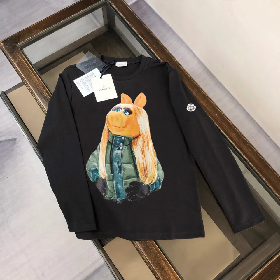 P180, a non-off-the-shelf model, you can trust it. Moncler printed long-sleeved T-shirt, 240g breathable cotton fabric, very soft and comfortable texture, does not shrink, does not deform, does not ball), can be worn alone as a base layer. Original customized accessories, collar label, care mark, hangtag, packaging (perfect details) Color: White Black Size: XS S M L