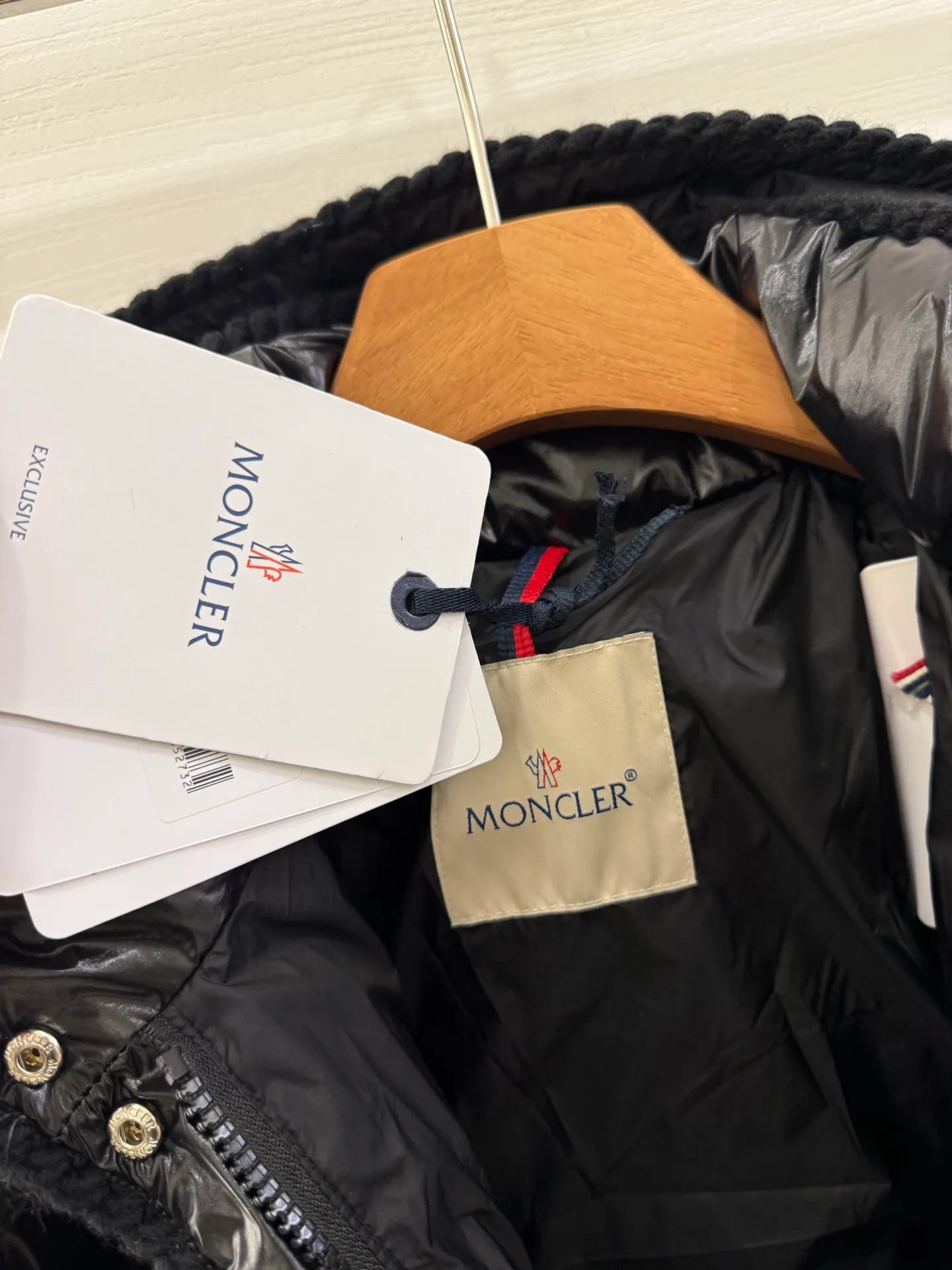 P940 Moncler/Moncler 25 new oil wax leather waisted GLAREIN hooded long-sleeved down jacket for women. Oil wax leather coated new fabric, slim design style, warm and slimming, 90% goose down filling, molded custom hardware. Color: red, white, blue, black Code number: 1-2-3-4
