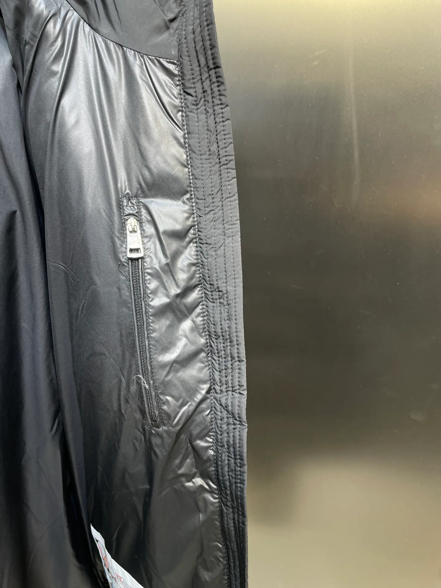 P960 moncler🌟 2025 autumn and winter new style. Original custom hardware accessories are all imported and original customization. Welcome to compare. Absolutely high quality. Use top 95 white duck down. Super soft. Filled with fluffy and full feathers. Super heavy work. Fabric workmanship. Perfect version. Note. Fabric is super comfortable. Exclusive model. Non-market product. Same size for men and women. Size: 12345