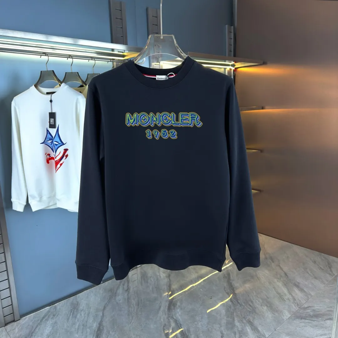 P210 High-version sweatshirt) [Long-term stock] 〖𝐌𝐎𝐍𝐂𝐋𝐄𝐑~Mask〗 Made of 440g heavy-weight fabric. It is different from the market currency. It can be matched with any variety and is properly handsome. 😎The whole dress is made of double waistcoats. The double waistcoats make the whole dress more three-dimensional. Not ordinary factories can do such fine work. 2025 Spring runway version of the T stage, on sale at the counter, round neck terry sweatshirt, high-end double-strand pure cotton, custom-made stretch ribs, dyed in the same vat, complete with three standards, matched with exquisite embroidered LOGO on the chest, simple and advanced, same style for men and women. Color: black, apricot, white, size: S M L XL 2XL
