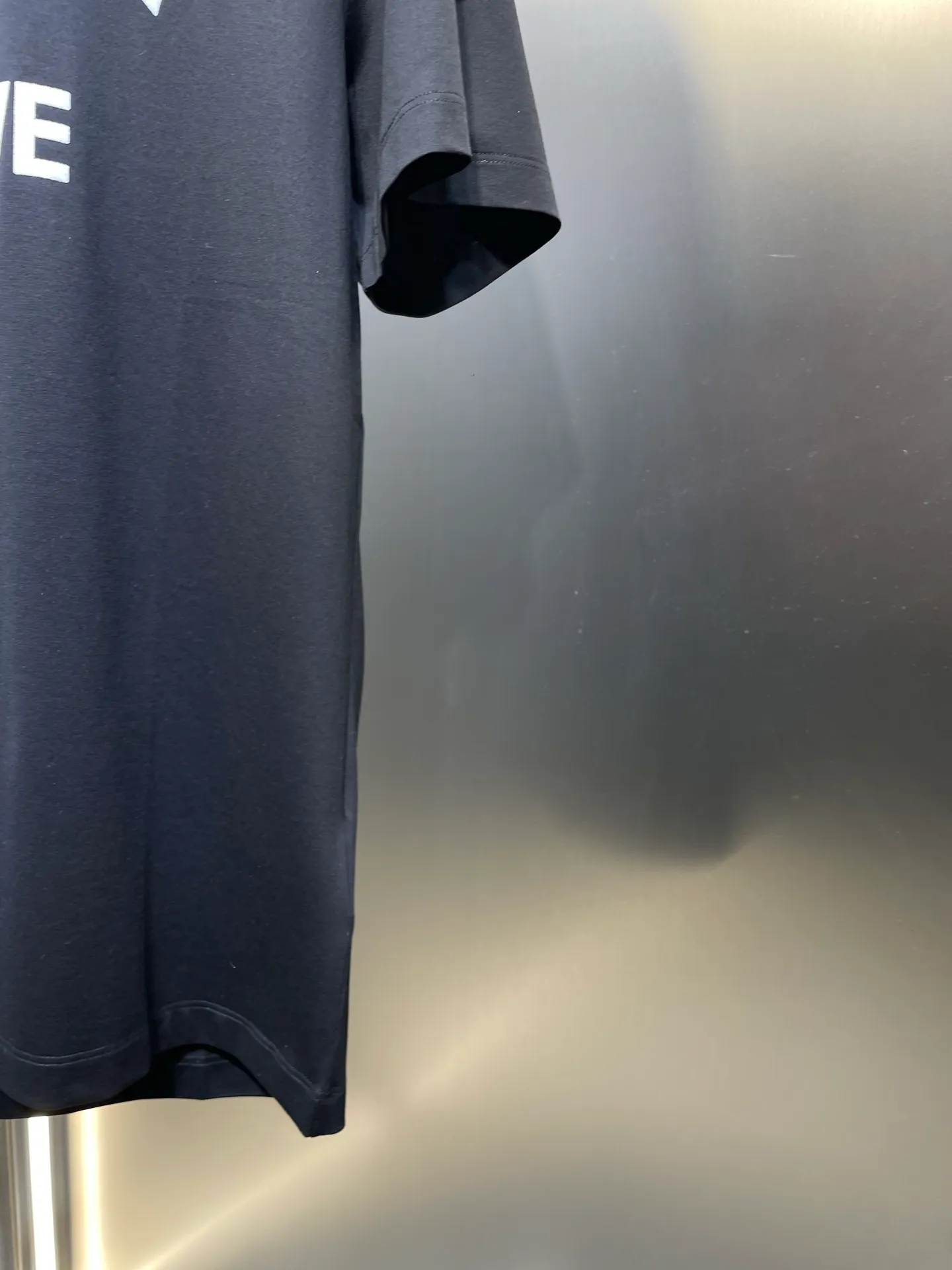 P290 moncler 🌟【Top original order】2025 spring and summer new letter flocked printed short-sleeved T-shirt; customized 80-count double-strand mercerized long-staple cotton fabric, comfortable, soft and delicate! The lower side of the row of letters on the chest is a flocking print design with a duck hollow design, and the cuffs are designed with a wool duck badge badge design, all three standards are complete!  size：s-xxxl