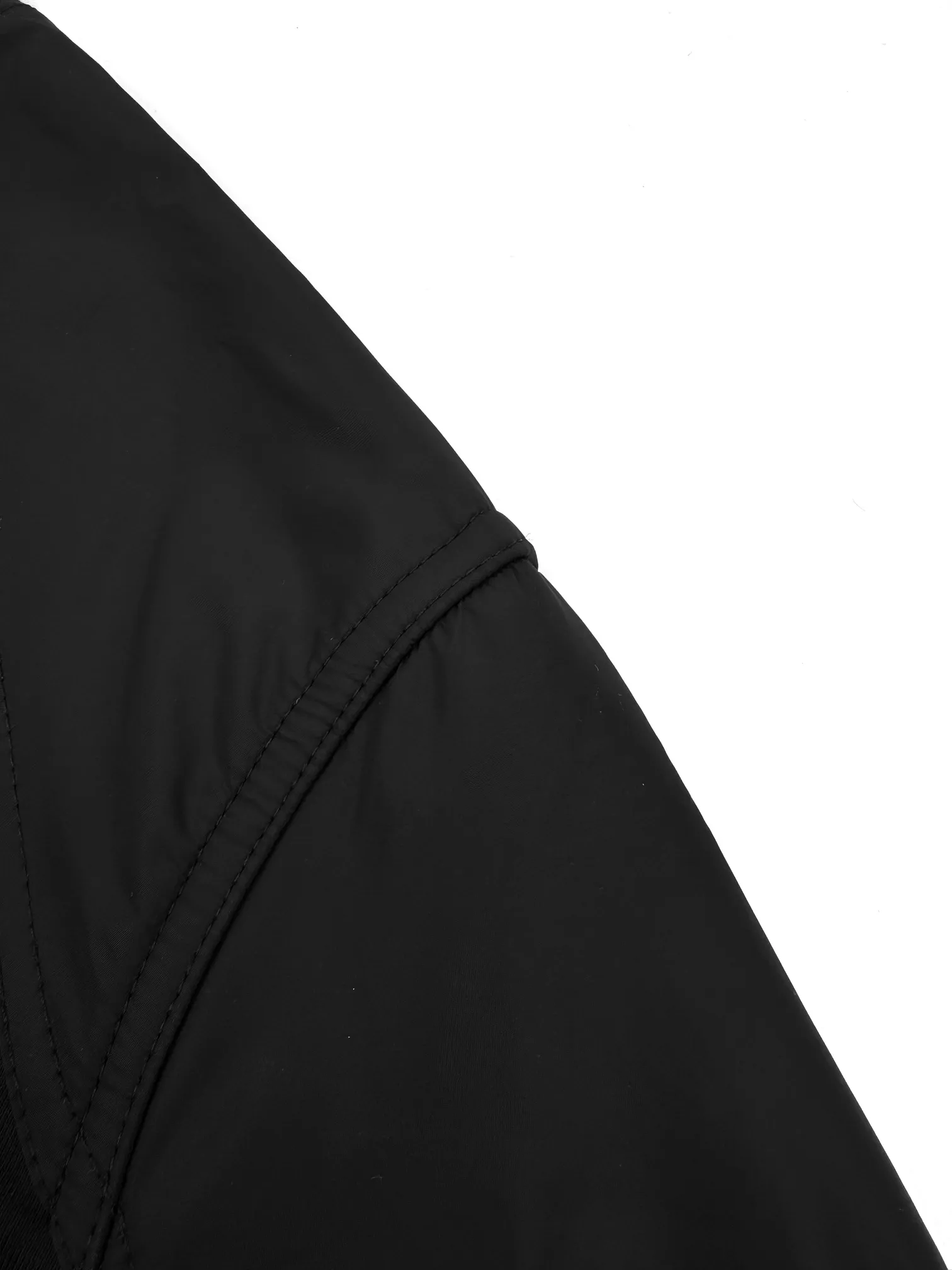P380 Moncler logo patch pocket patchwork sweatshirt. Customized soft velvet cotton blend warm core material and tough nylon high-density woven material. Smooth and delicate, comfortable and close to the skin. It is based on a deep black curtain. The chest quietly draws a triangular world. The iconic Moncler logo embroidered logo decorates the sleeves. It is integrated with nylon fabric to embellish the square silhouette. Cross-disciplinary aesthetic grafting. Exquisite small pocket design reveals a flexible and relaxed beauty. Deconstruct the attitude of the modern gentleman and show his taste in silence. Process 1: Needle and shuttle stitching technology can make full use of the respective advantages of knitted fabrics and woven fabrics. By choosing the appropriate sewing process and stitches, the splicing parts can be ensured to be strong and beautiful. Process 2: Template machine bag opening. The preset template guides the position, shape and size of the bag opening. The accuracy ensures the quality of the bag opening effect. Process 3: The fabrics are washed and have a better hand texture. It is not easy to deform and shrink. Not easy to fade and maintain long-lasting beauty Accessories: Customized 1:1 Moncler embroidered logo Customized 1:1 Moncler zipper Customized 1:1 Moncler drawstring Customized 1:1 Moncler snap button Customized 1:1 Moncler trademark Version: Loose version Size: S M L XL