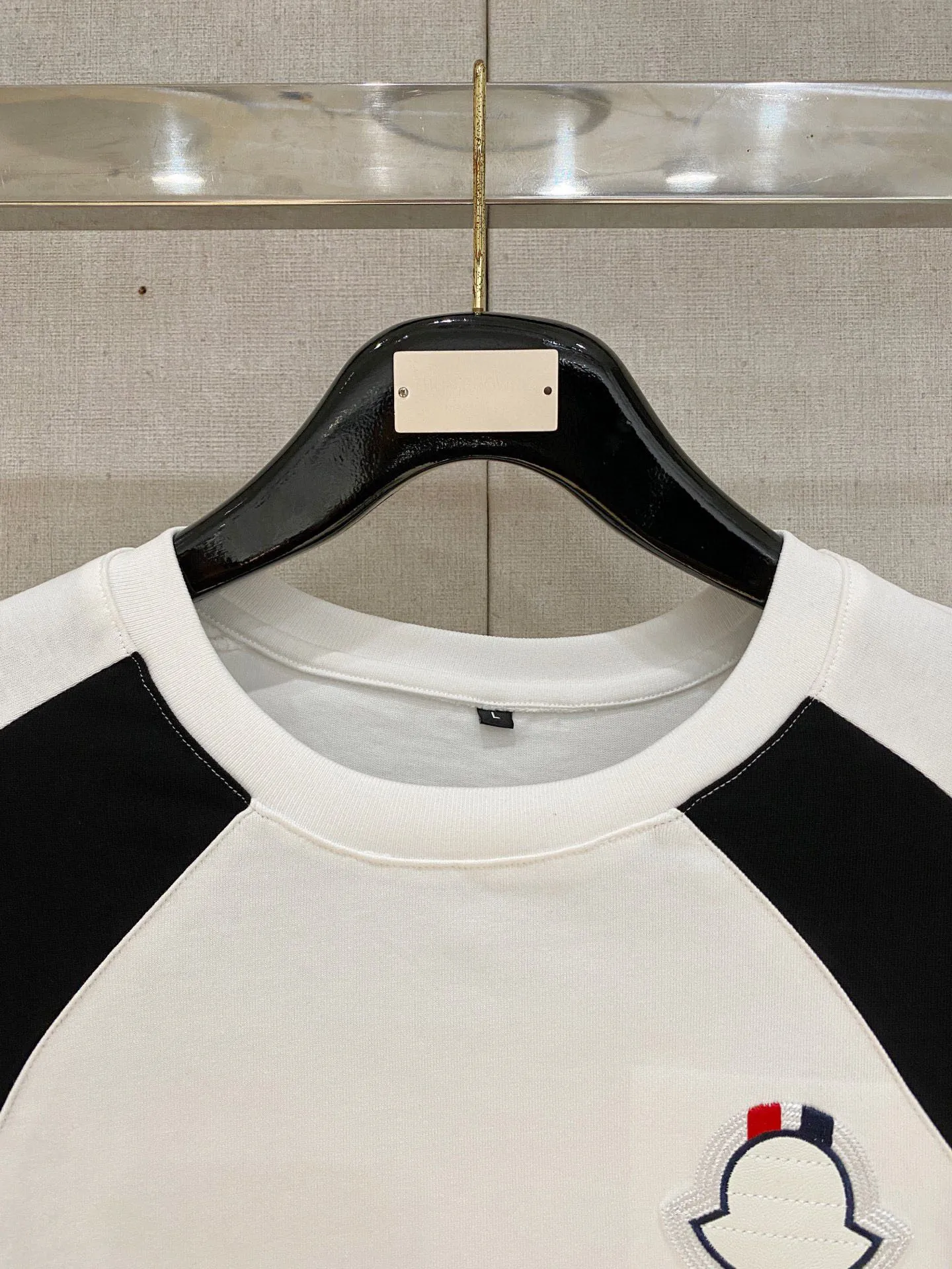 P560 Brand [MONCLER Mouth Covered] 2025 round neck short-sleeved shorts suit. The pure cotton fabric upper body will not be stuffy, the smooth and comfortable skin-friendly effect is more breathable, the fabric has its own texture, classic logo technology, a new interpretation from a unique angle, the first choice for fashion and versatility! Size: M-3XL (maximum wear: 190 pounds)
