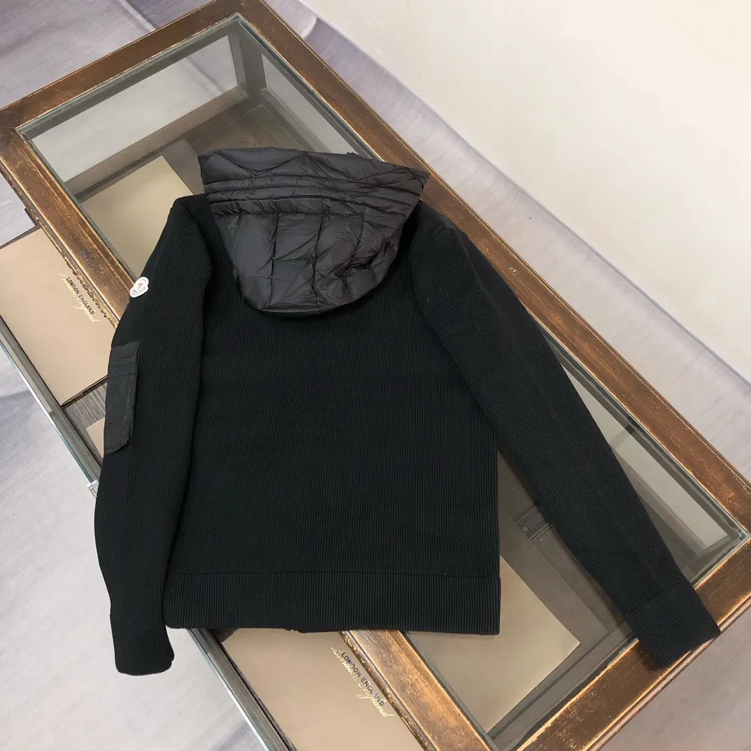 P740 🆕🆕New Moncler men’s down jacket with wool splicing hooded knitted men’s down jacket! The new autumn and winter products are great for inner wear!!! In fact, in China, down is a basic style in black. It can be worn alone or layered, which will make it more layered!!! It is very elegant to wear in autumn! The texture is amazing, the velvet is large, delicate and stemless, and full of fluffiness! The amount of filling is sufficient, and the thermal insulation performance is not to mention!!! It is windproof and warm, eliminating any possibility of velvet running. It feels silky and soft, and the stiffness is also very light. This is the time to prepare it! It doesn't look bloated at all, not to mention the design!!! The black classic is easy to match and not old-fashioned, and the hooded decorative design on the configuration shows the temperament and charm of a man! The small pocket decoration on the sleeves is also very nice! The pockets on the sleeves light up the luxurious trend of ID clothing! The cardigan is equipped with a nylon leger front hood with electric down and a lightweight knitted style design! Color: Black Size: M-L-XL-2XL-3XL