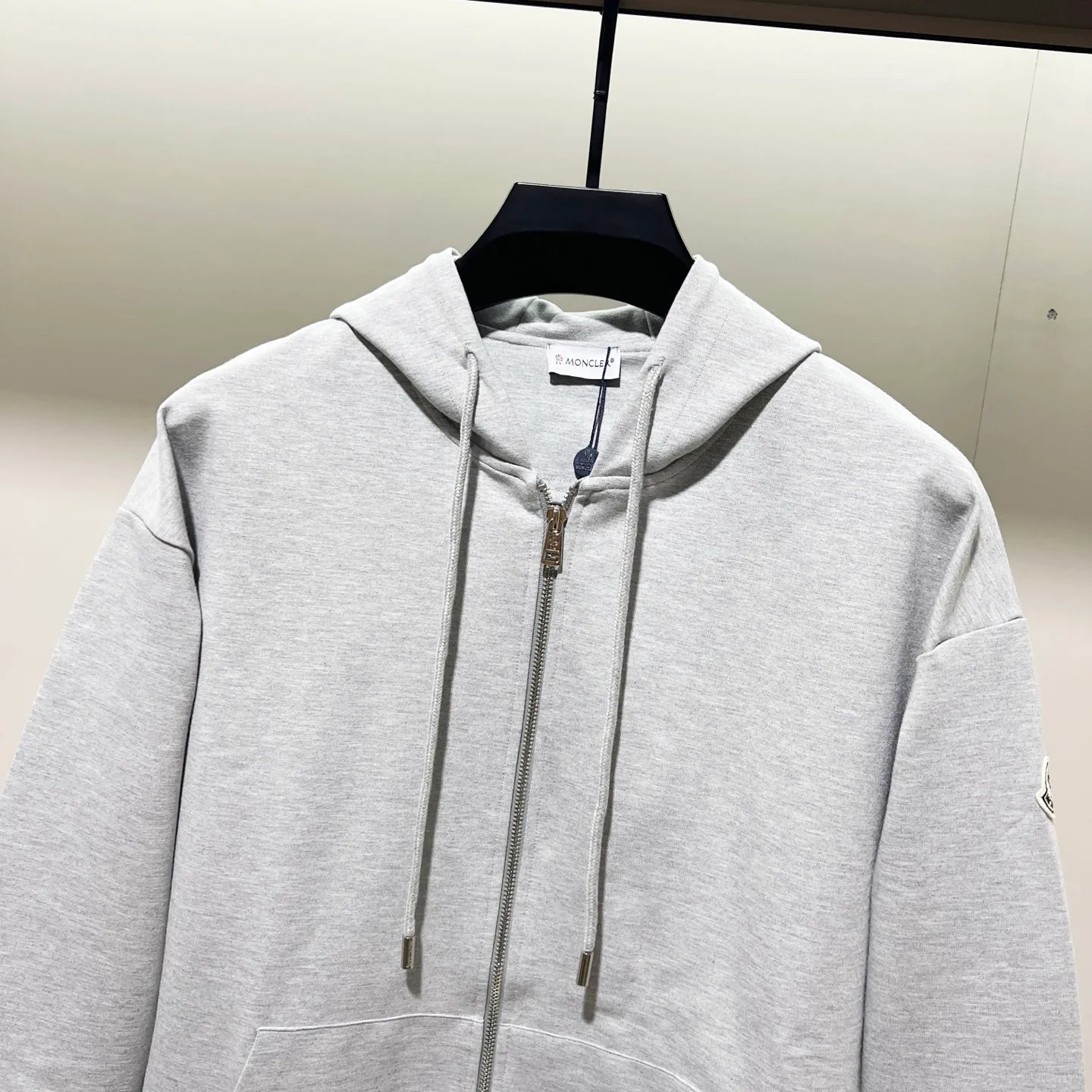 P280 MONCLER/Mask Custom fabric suit zipper hooded jacket Simple arm brand LOGO small badge threaded cuff technology Official synchronization High version High quality Fashion personality Versatile trend Pure original quality Original fabric Hang tag Collar label Washed wheat Complete three standards Color: blue. Gray. Size: S-2XL