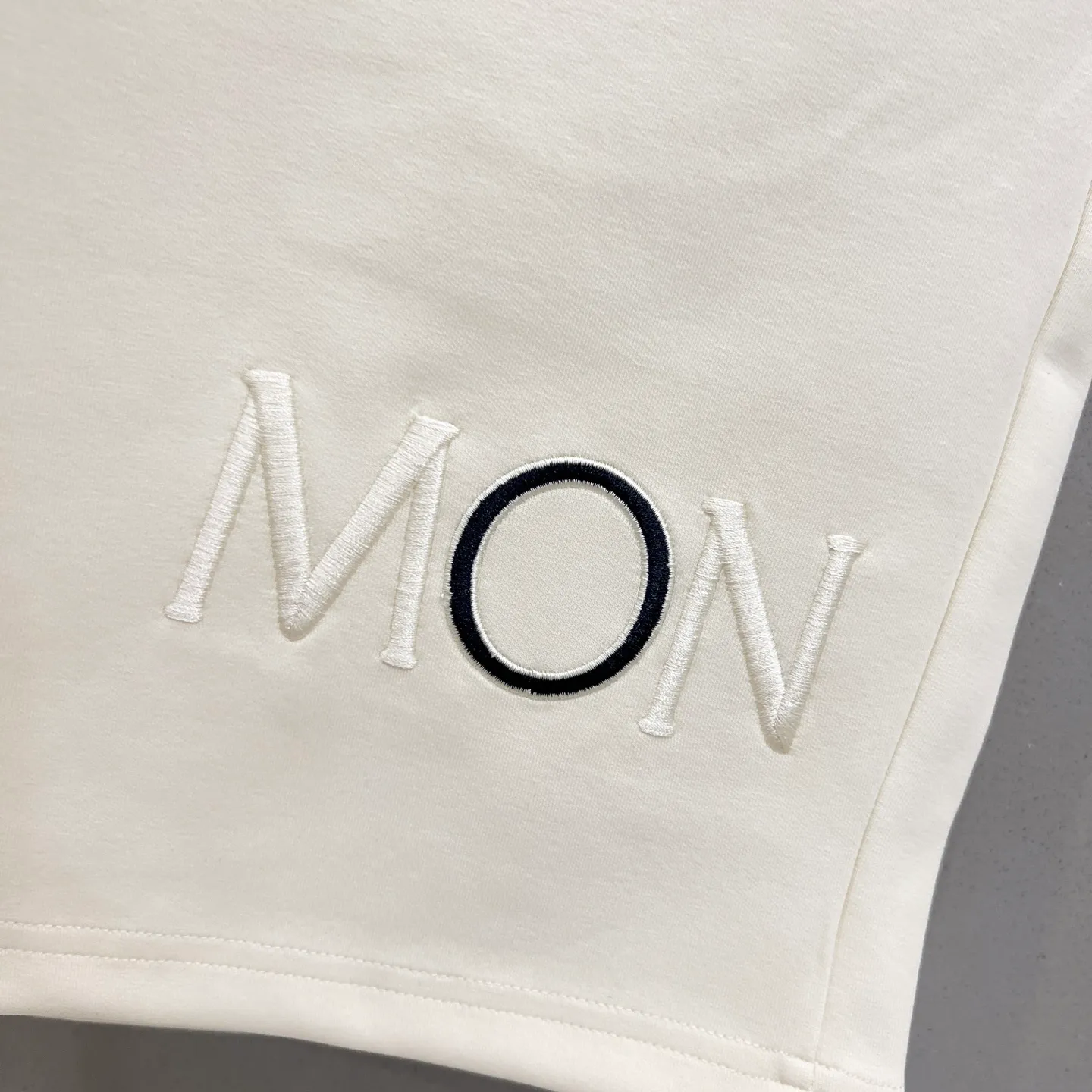 P180 MONCLER/muzzle custom space cotton shorts embroidered letters LOGO nylon pocket badge logo official synchronization high version high quality fashionable personality versatile trend pure original quality original fabric hang tag collar label washed wheat complete three standards color: black. apricot. gray. Size: XS-L