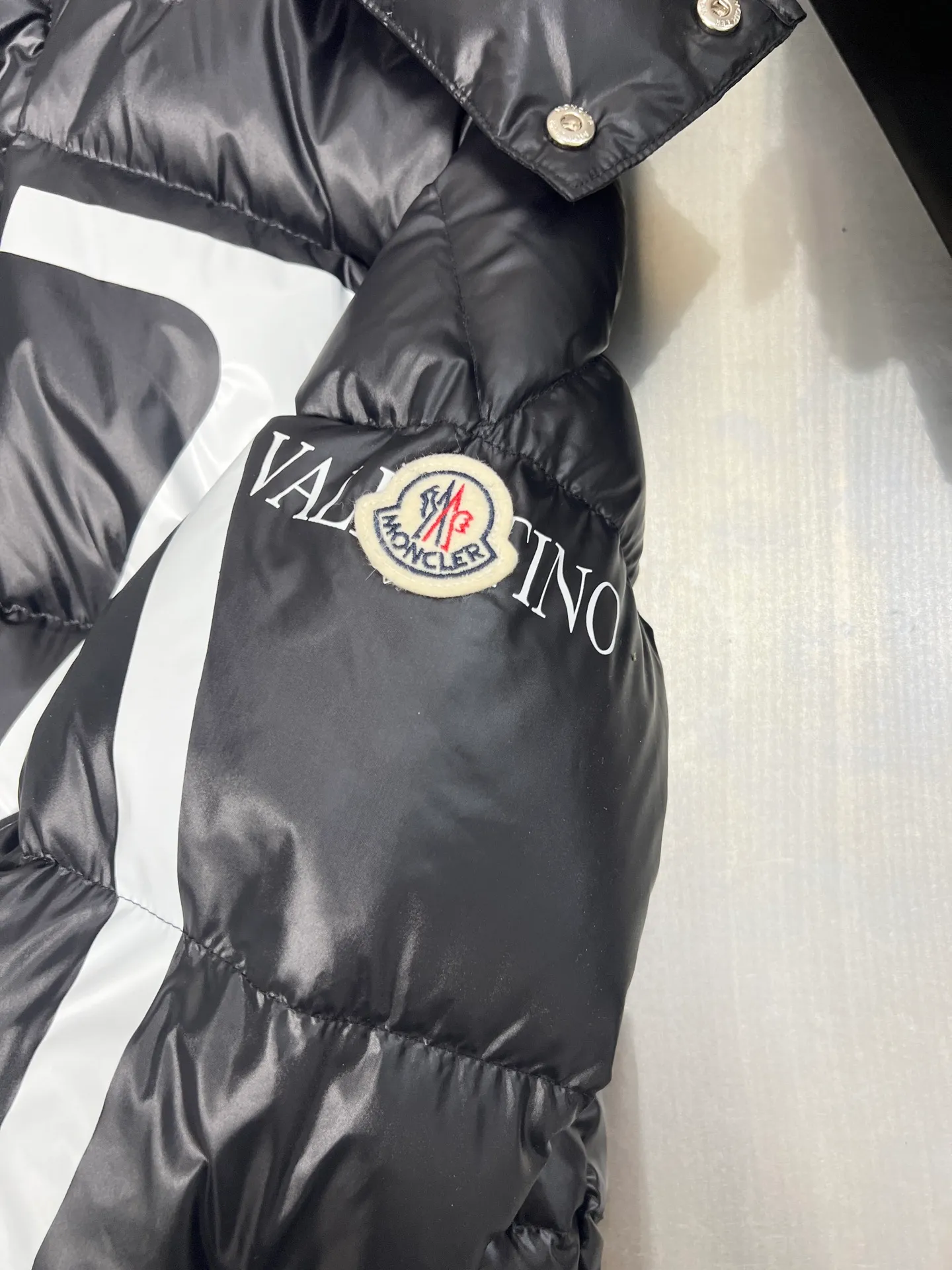 P820 ​​Moncler jointly branded Valentino down jacket Size: 1234