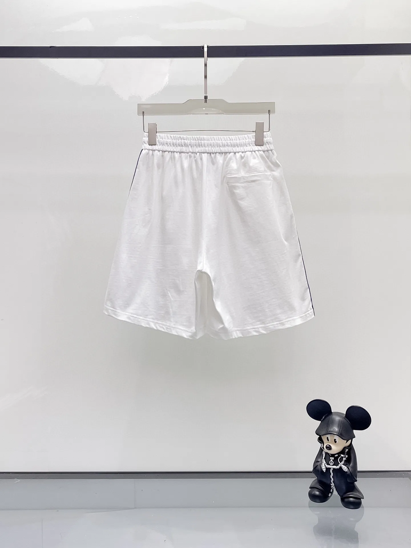 P570 Brand [MONCLER Mouth Covered] 2025 round neck short-sleeved shorts suit. The pure cotton fabric upper body will not be stuffy, the smooth and comfortable skin-friendly effect is more breathable, the fabric has its own texture, classic logo technology, a new interpretation from a unique angle, fashionable and versatile choice! Size: M-3XL (maximum wear: 190 pounds)