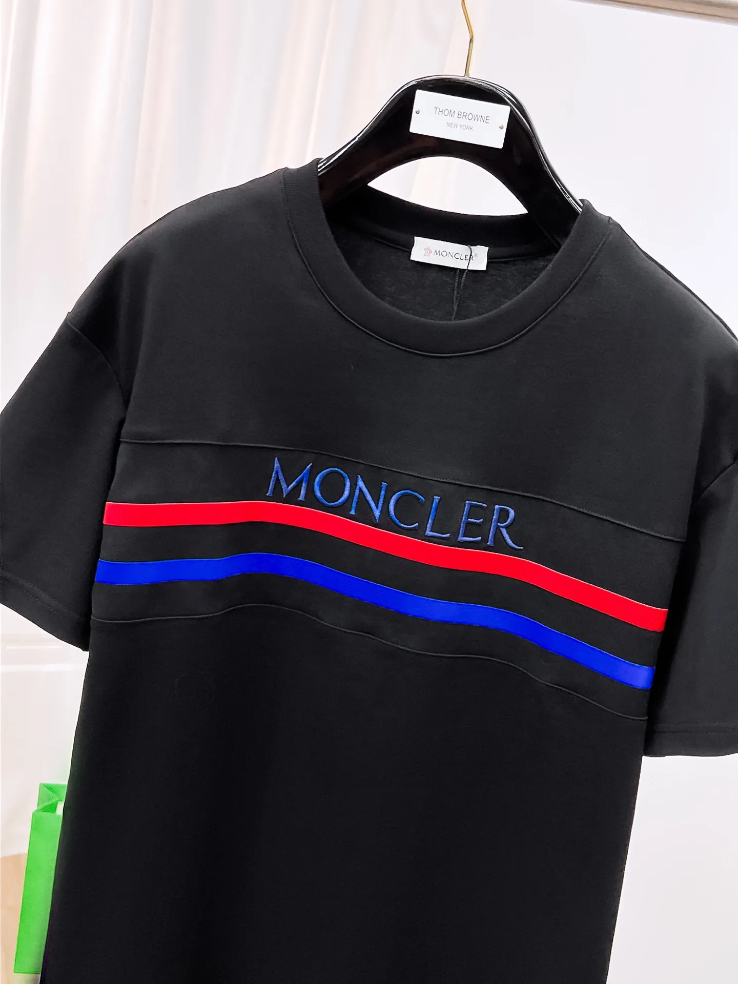 P560 Brand [MONCLER Mouth Covered] 2025 round neck short-sleeved shorts suit. The pure cotton fabric upper body will not be stuffy, the smooth and comfortable skin-friendly effect is more breathable, the fabric has its own texture, classic logo technology, a new interpretation from a unique angle, the first choice for fashion and versatility! Size: M-3XL (maximum wear: 190 pounds)