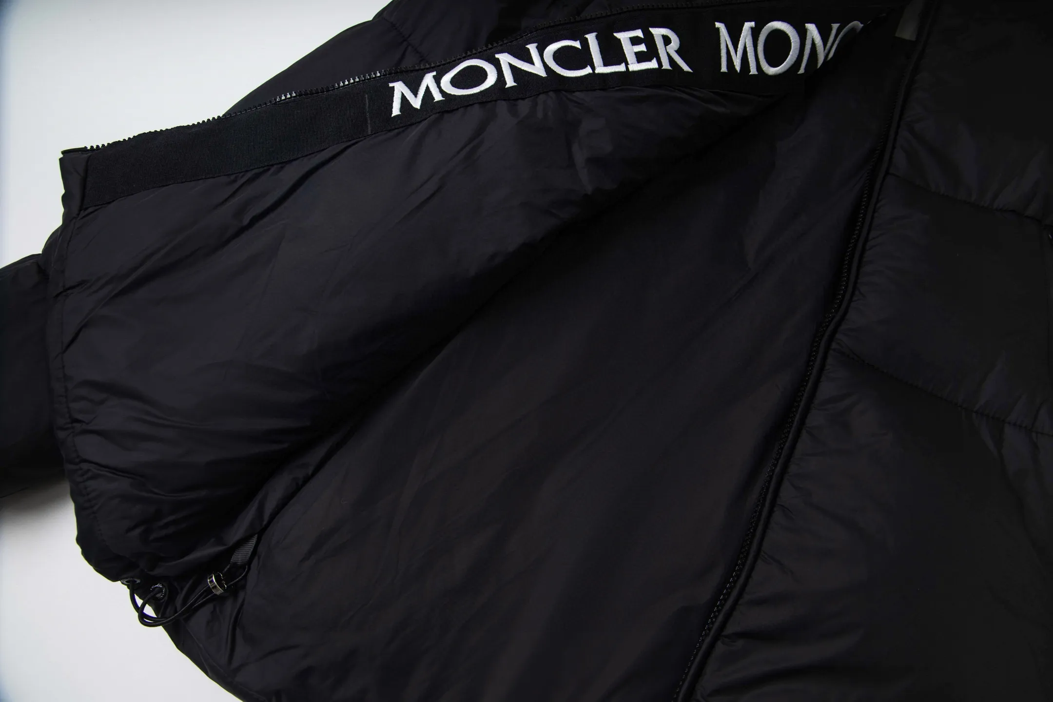 P390 Moncler · MONTCLA series new hooded cotton jacket, the same style as Wang Hedi's. The letters are exquisitely embroidered. All the accessories are the same. Full of details. The same style for couples. The best choice to buy! Size: m-2xl