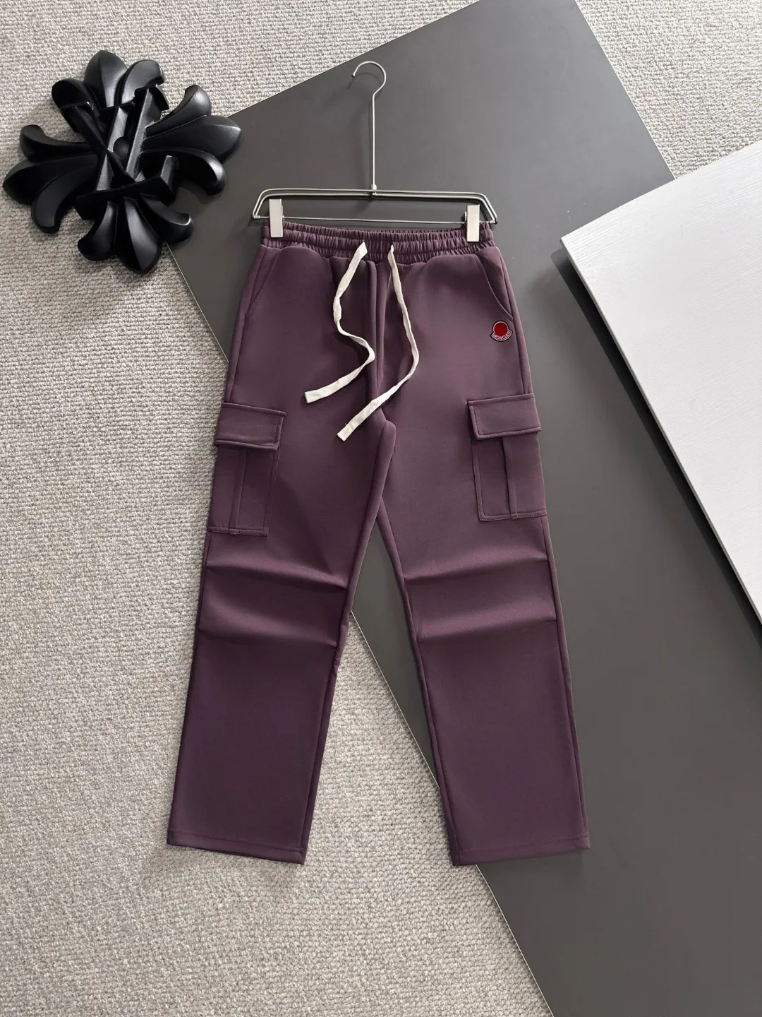 Next day shipment P360 MONCLER/Mongoose Exclusive first release of 25ss autumn and winter new high-quality trousers Compare real-life details at will A perfect choice for autumn and winter, a must-have item. Sizes: M to 3XL (please state your height and weight when placing an order)
