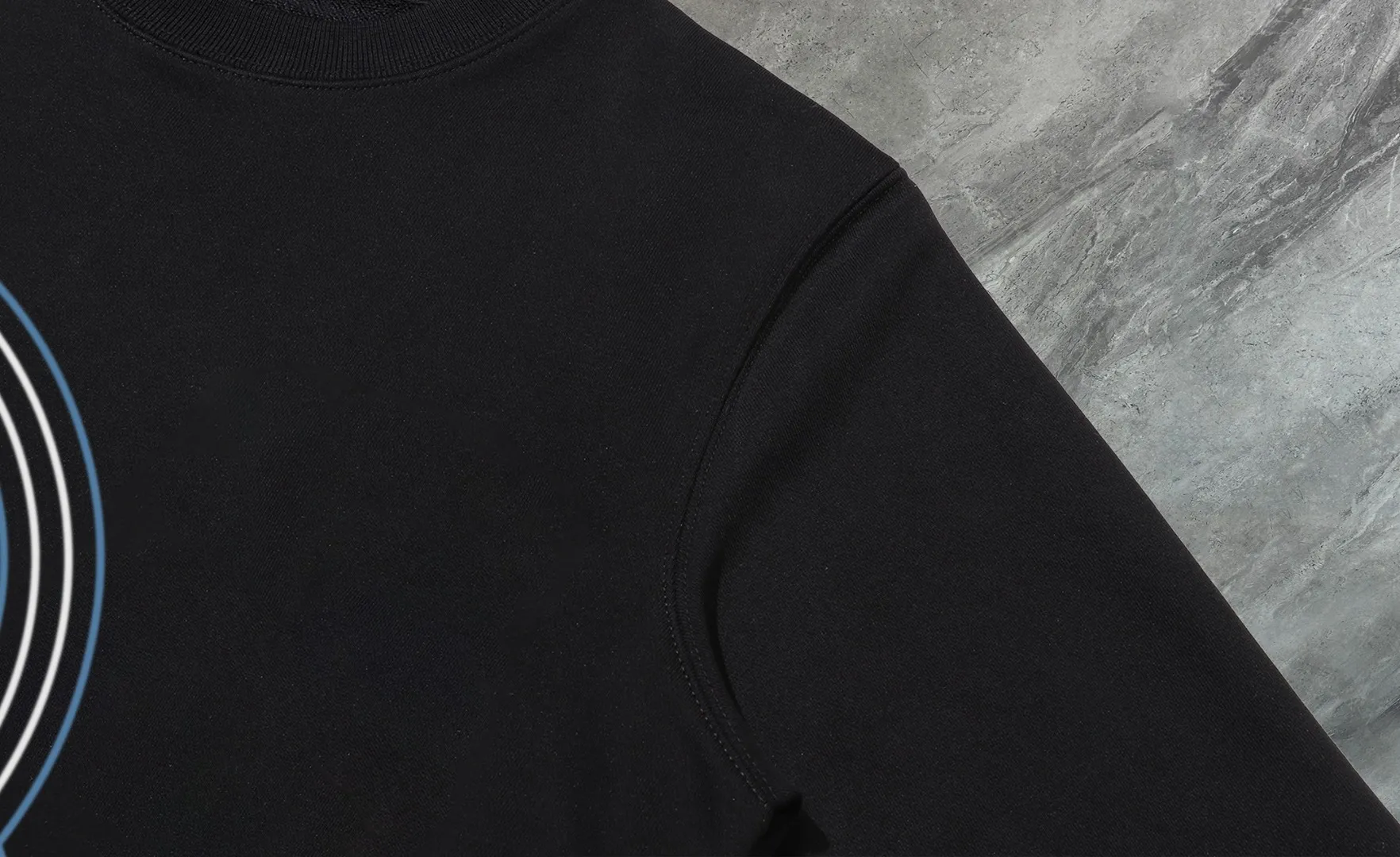 P210 High-version sweatshirt) [Long-term stock] 〖𝐌𝐎𝐍𝐂𝐋𝐄𝐑~Mask〗 Made of 440g heavy-weight fabric. It is different from the market currency. It can be matched with any variety and is properly handsome. 😎The whole dress is made of double waistcoats. The double waistcoats make the whole dress more three-dimensional. Not ordinary factories can do such fine work. 2025 Spring runway version of the T stage, on sale at the counter, round neck terry sweatshirt, high-end double-strand pure cotton, custom-made stretch ribs, dyed in the same vat, complete with three standards, matched with exquisite embroidered LOGO on the chest, simple and advanced, same style for men and women. Color: black, apricot, white, size: S M L XL 2XL