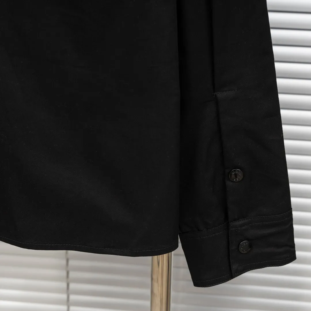 P360 top version (difference in currency) Style: MONCLER executive jacket with pockets and small label Color: Picture color Size: S-XL Fabric: Pure cotton Accessories: Full set of customized accessories No gender distinction Same style for men and women