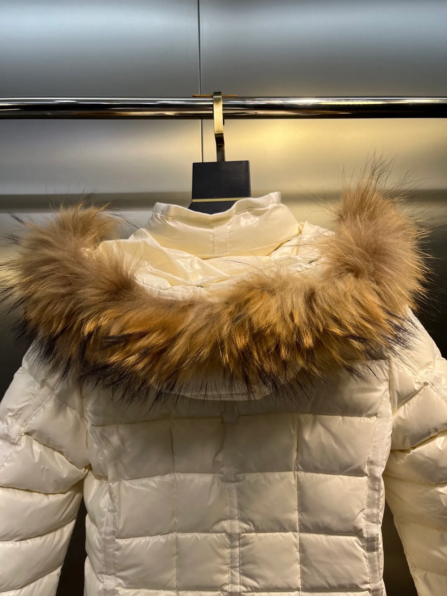 P1160 Moncler Armoise short slim fit women's down jacket, oversized fox fur, imported nylon fabric zipper closure Size: 1-2-3-4