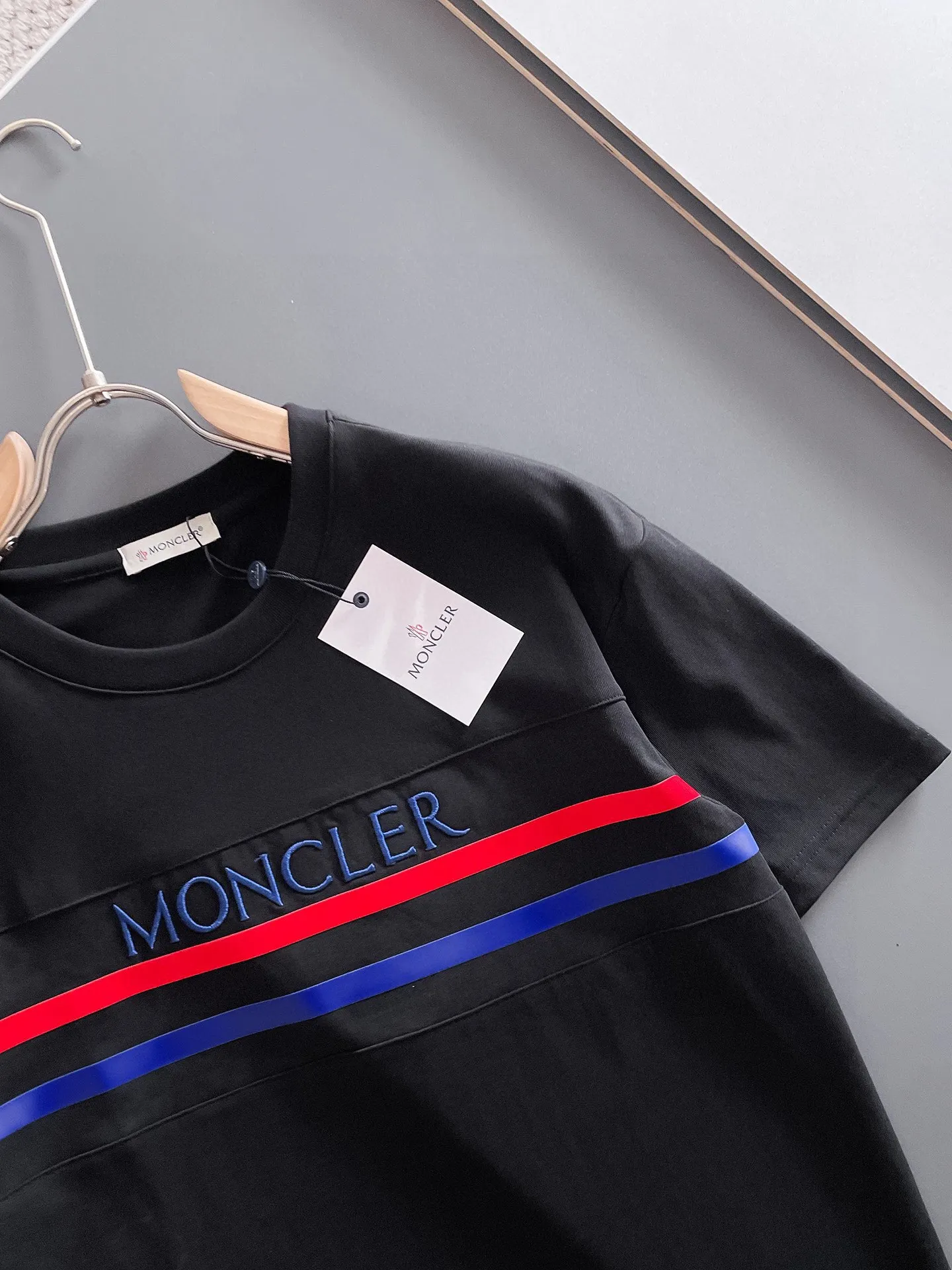 P570 Brand [MONCLER Mouth Covered] 2025 round neck short-sleeved shorts suit. The upper body of pure cotton fabric will not be stuffy. The smooth and comfortable skin-friendly effect is more breathable. The fabric has its own texture. Classic logo technology. A new interpretation from a unique angle. Fashionable and versatile choice! Size: M-3XL (maximum wear: 190 pounds)