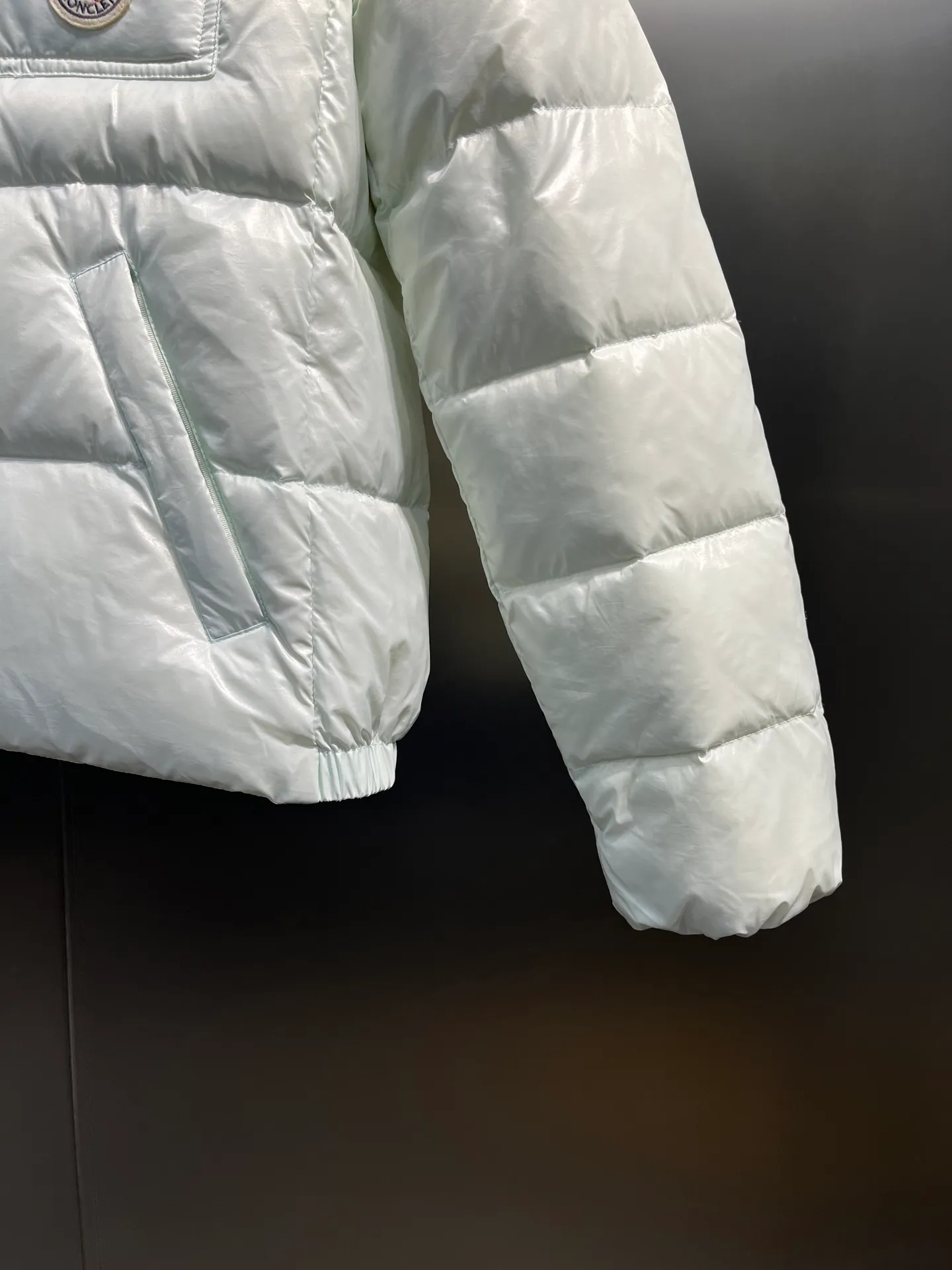 P760 moncler🌟down jacket, original custom-made hardware accessories, all imported and original customization, welcome to compare, absolutely high quality, using top-grade 90 white duck down, super soft, fluffy and plump, super heavy-duty, fabric workmanship, perfect version, pay attention to the fabric, super comfortable, exclusive model, non-market goods, same sizes for men and women.  size: 0123