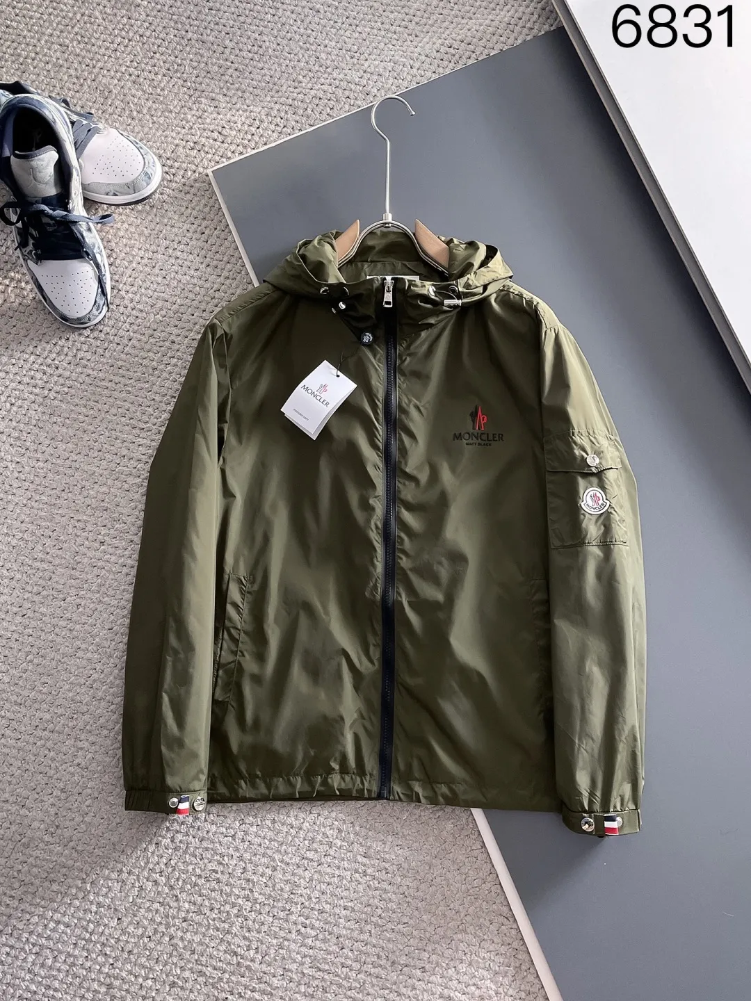 P540 🌸🌸🌸🌸Moncler top original order ❗High-end fabric feels soft and comfortable, and the color is high-end (different from the hard feel in the market) ❗ The new autumn and winter men's casual jackets ❗ have a unique and innovative interpretation of the classic logo, which is in line with the latest design concepts of the season. It is highly recognizable, with a simple khaki design, youthful and energetic, and the style and color matching can be freely worn according to the actual scene. It meets the conventional and orthodox dressing needs that are inclusive of all occasions. The outstanding printed surface is more suitable for street styling. It is highly recognizable, showing the vibrant colors of the city, and is highly moldable and practical!  This model is dominated by fabrics and craftsmanship. The company's customized fabrics are windproof, comfortable and breathable. The upper body is light and unburdened, and the overall details are of super high quality❗ The details are full of craftsmanship, and the accessories are all custom-made. The electroplated metal zippers and snap buttons are quite outstanding. They are very luxurious and high-end. The workmanship is extremely rigorous and elegant. Color: Picture color Size: M, L, xL, xxL, xxxL