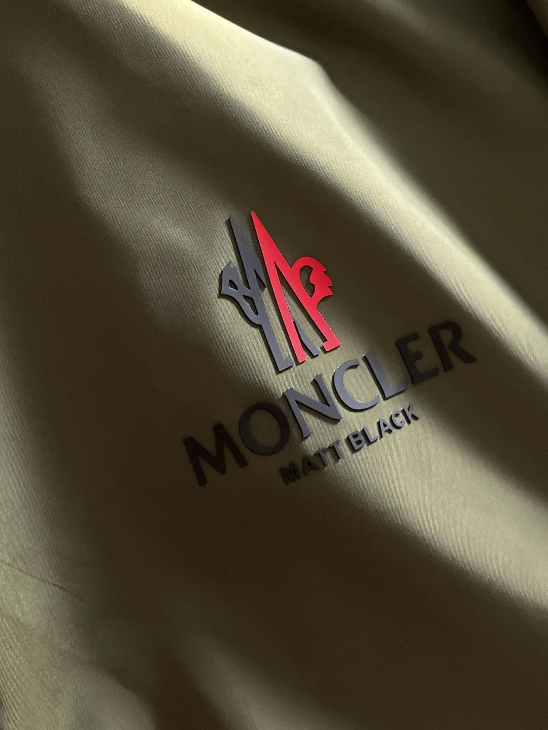 P540 🌸🌸🌸🌸Moncler top original order ❗High-end fabric feels soft and comfortable, and the color is high-end (different from the hard feel in the market) ❗ The new autumn and winter men's casual jackets ❗ have a unique and innovative interpretation of the classic logo, which is in line with the latest design concepts of the season. It is highly recognizable, with a simple khaki design, youthful and energetic, and the style and color matching can be freely worn according to the actual scene. It meets the conventional and orthodox dressing needs that are inclusive of all occasions. The outstanding printed surface is more suitable for street styling. It is highly recognizable, showing the vibrant colors of the city, and is highly moldable and practical!  This model is dominated by fabrics and craftsmanship. The company's customized fabrics are windproof, comfortable and breathable. The upper body is light and unburdened, and the overall details are of super high quality❗ The details are full of craftsmanship, and the accessories are all custom-made. The electroplated metal zippers and snap buttons are quite outstanding. They are very luxurious and high-end. The workmanship is extremely rigorous and elegant. Color: Picture color Size: M, L, xL, xxL, xxxL