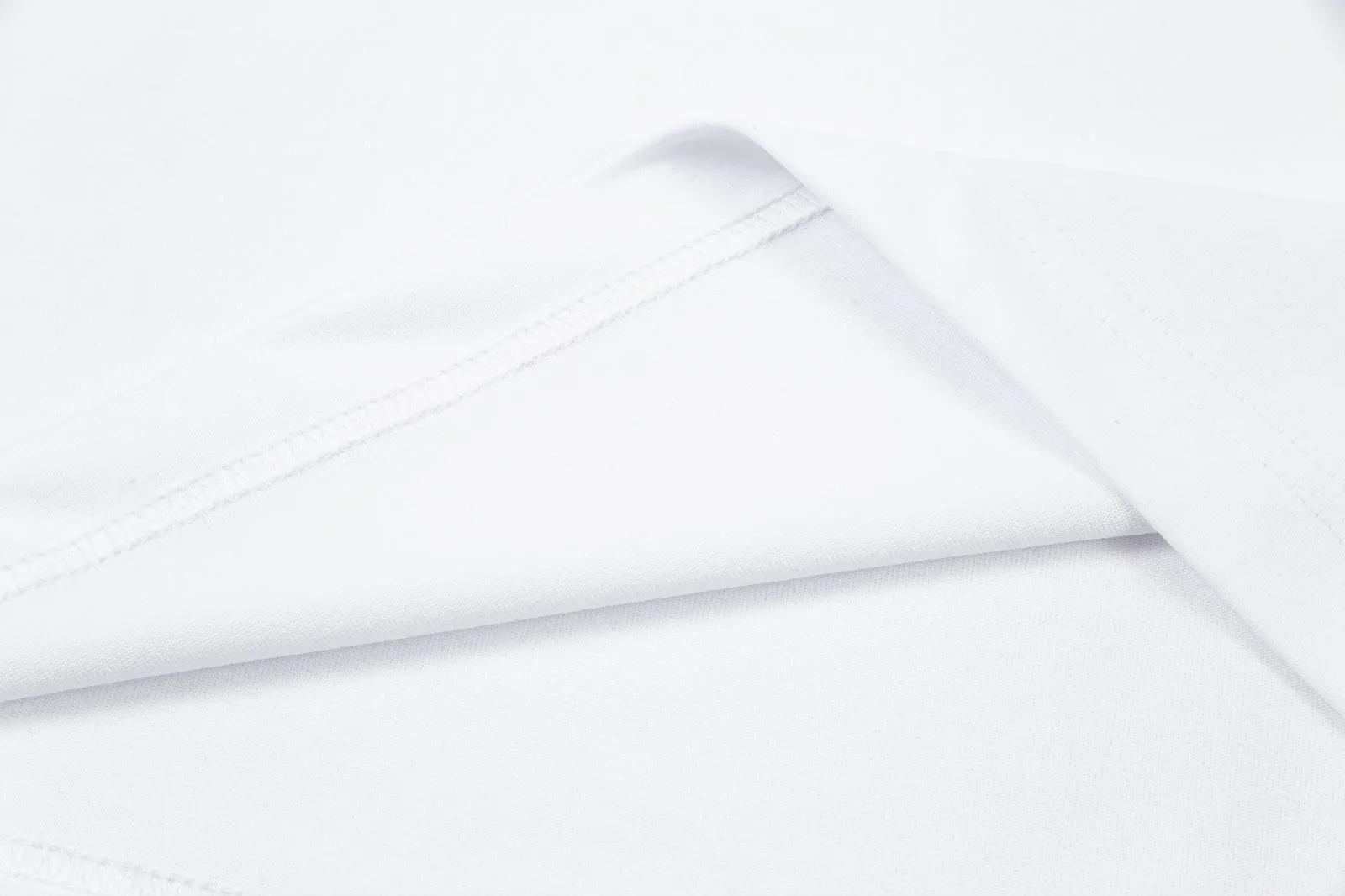 P140 [MONCLER] 2025FW short-sleeved T-shirt, badge LOGO, high-end 26s double yarn 300g fabric, heavy fabric, custom stretch rib, same vat and dye, complete three standards, same style for men and women, color: black, white, size: S M L XL 2XL
