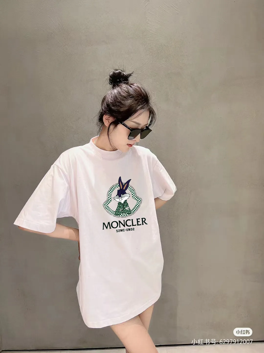 P140 🔥 [MONCLER] 2025FW short-sleeved T-shirt LOGO printing, high-end 26s double yarn 300g fabric, heavy fabric, custom stretcher rib, same vat and dye, complete three standards, same style for men and women, color: black, white, size: S M L XL 2XL