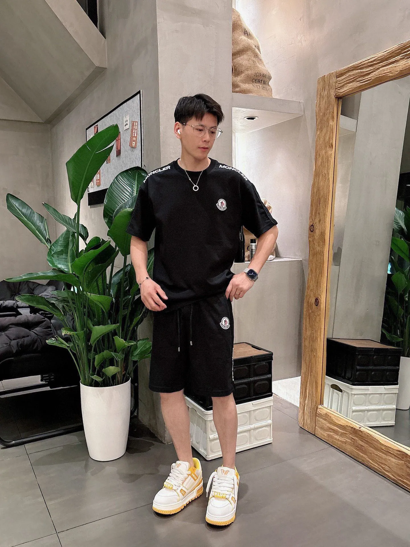 P570 Brand [MONCLER Mouth Covered] 2025 round neck short-sleeved shorts suit. The pure cotton fabric upper body will not be stuffy, the smooth and comfortable skin-friendly effect is more breathable, the fabric has its own texture, classic logo technology, a new interpretation from a unique angle, fashionable and versatile choice! Size: M-3XL (maximum wear: 190 pounds)