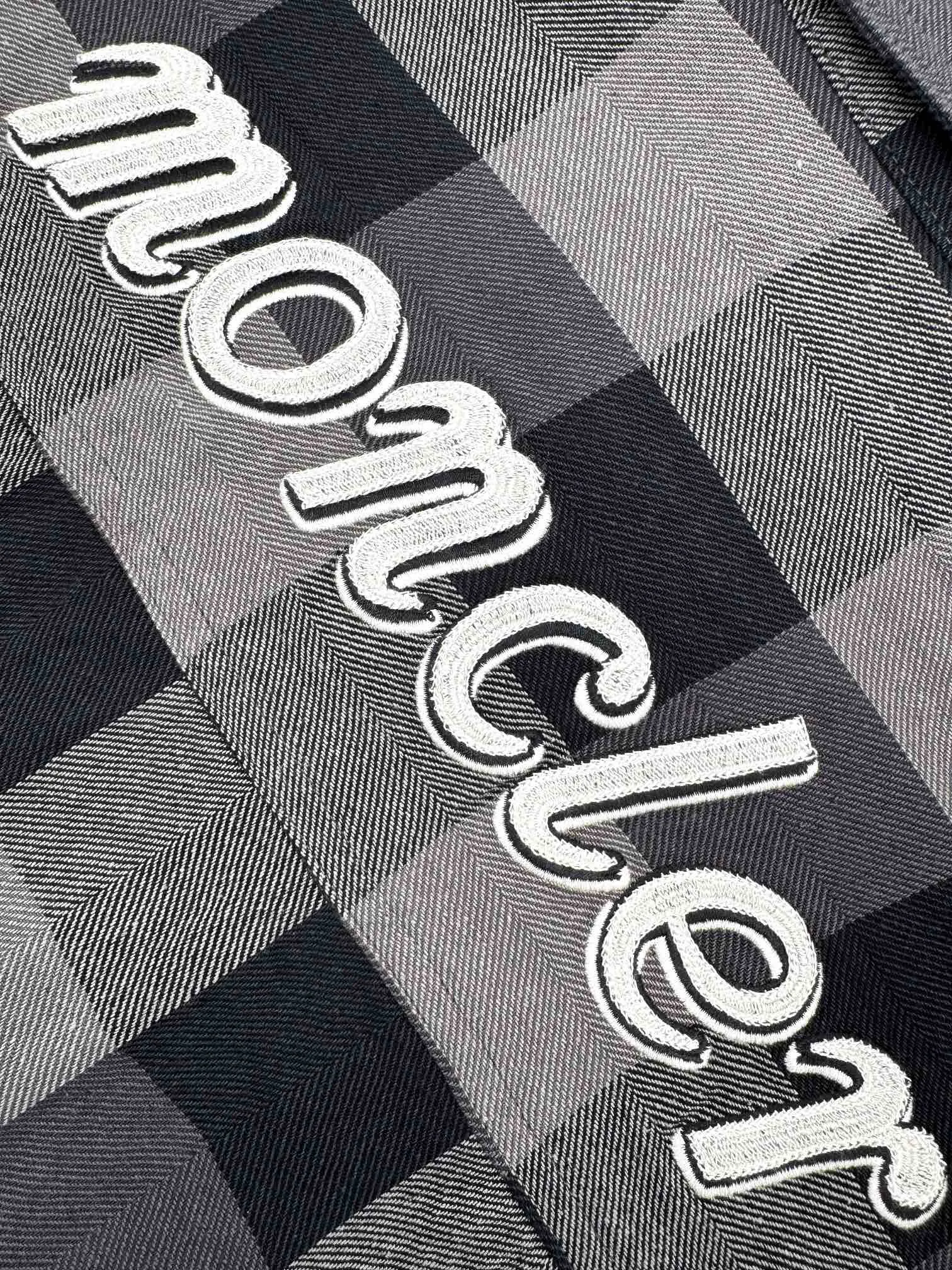 Moncler It is another smart scenery. It is a concentrated imprint of the brand spirit. A sense of high-end exuded from the inside out. A stunning work in the fashion feast. Process 1: Using imported machine embroidery technology. Using advanced computer control systems and precision mechanical components to realize Moncler embroidery operations with high precision and smooth and delicate lines. Process 2: Infrared positioning cutting machine uses infrared transmitters and infrared receivers to achieve precise positioning of materials. The accuracy can reach the micron level. In order to meet the effect of high-precision cutting of plaid alignment (the material loss is extremely high, an average of 10 points per piece is lost, it is time-consuming and labor-intensive, please see the real details for details) Process 3: The fabrics have been sand washed, the texture is better, not easy to deform, not easy to shrink, not easy to fade, and maintain long-term beauty. Accessories: Customized 1:1 Moncler co-branded embroidery logo Customized 1:1 Moncler buttons Customized 1:1 Moncler trademark Version: Loose fit Size: 46 48 50 52
