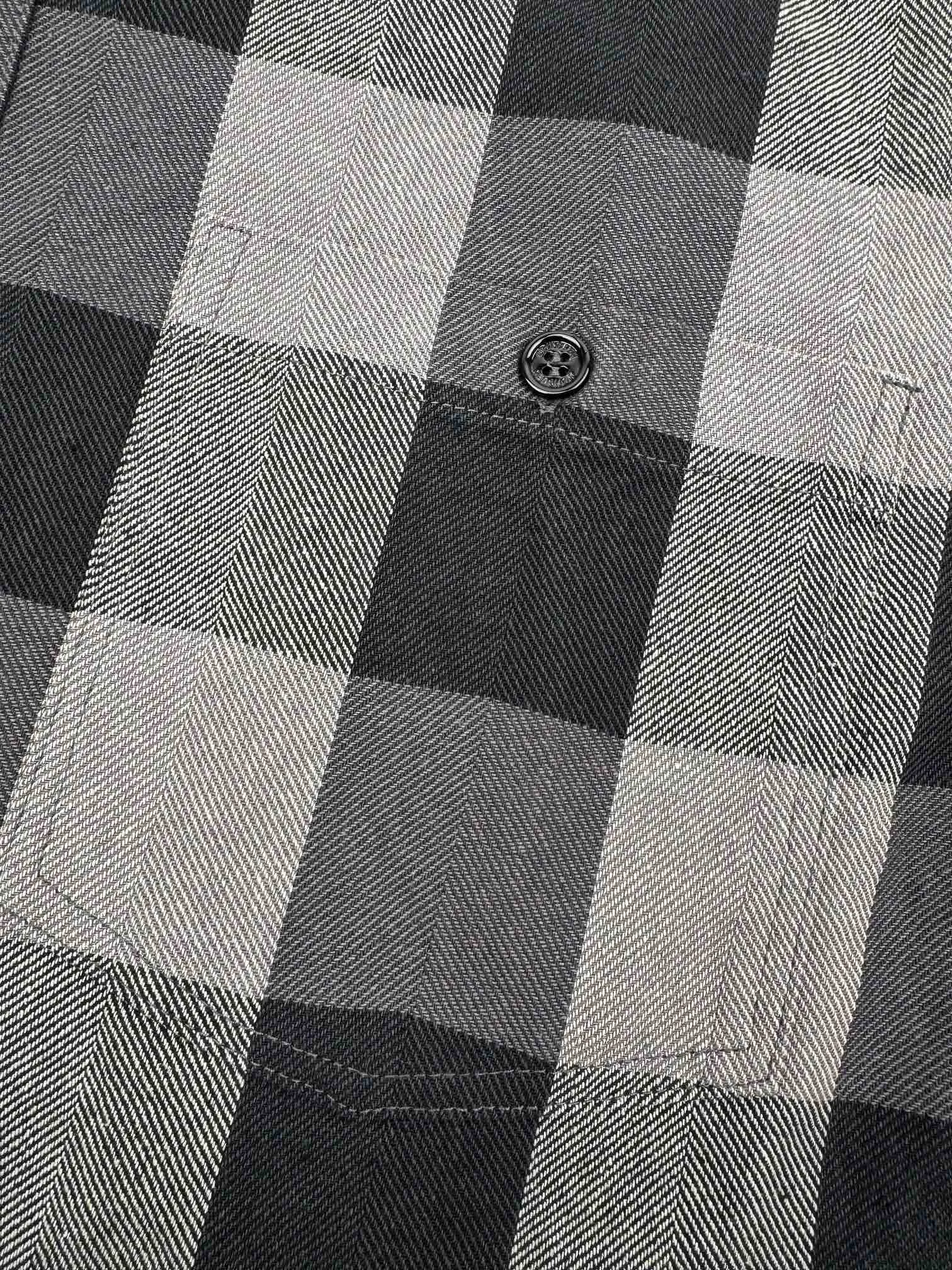 Moncler It is another smart scenery. It is a concentrated imprint of the brand spirit. A sense of high-end exuded from the inside out. A stunning work in the fashion feast. Process 1: Using imported machine embroidery technology. Using advanced computer control systems and precision mechanical components to realize Moncler embroidery operations with high precision and smooth and delicate lines. Process 2: Infrared positioning cutting machine uses infrared transmitters and infrared receivers to achieve precise positioning of materials. The accuracy can reach the micron level. In order to meet the effect of high-precision cutting of plaid alignment (the material loss is extremely high, an average of 10 points per piece is lost, it is time-consuming and labor-intensive, please see the real details for details) Process 3: The fabrics have been sand washed, the texture is better, not easy to deform, not easy to shrink, not easy to fade, and maintain long-term beauty. Accessories: Customized 1:1 Moncler co-branded embroidery logo Customized 1:1 Moncler buttons Customized 1:1 Moncler trademark Version: Loose fit Size: 46 48 50 52