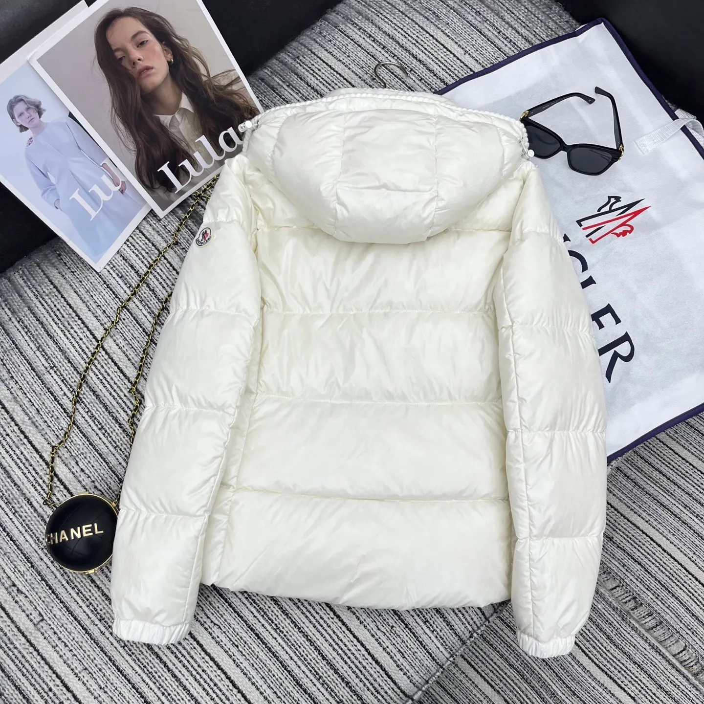 P880 Moncler🌟25 new oil wax leather waist style GLAREIN hooded long-sleeved down jacket for women. Oil wax leather coated new fabric, slim design style, warm and slimming, 90% duck down filling, molded custom hardware. Color: red, white, blue, black Code number: 1234