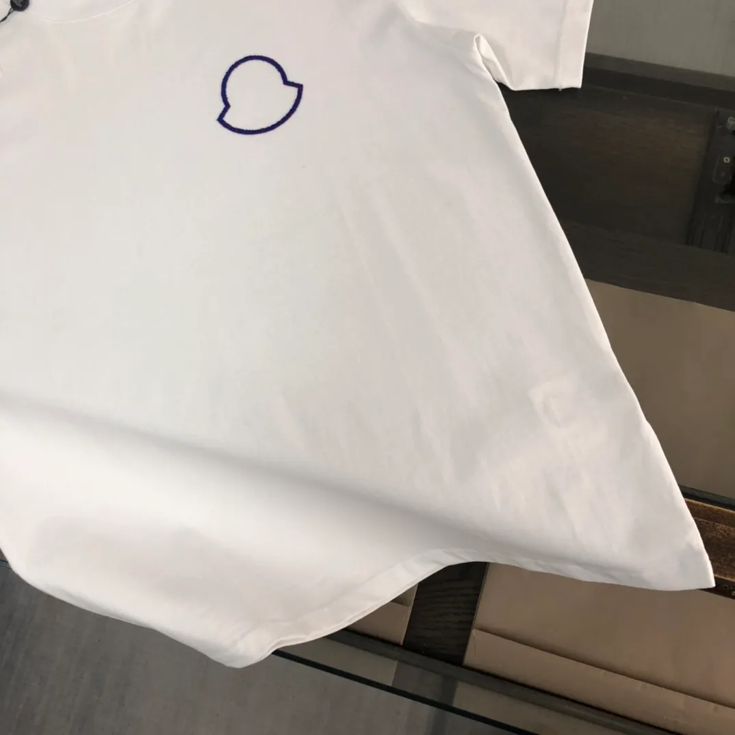 P160 🔥MONCLER New style, customized high-end ready-to-wear! Fashionable and trendy casual short-sleeved T-shirt, gentle, soft, delicate, skin-friendly, comfortable and cool. The brand pattern on the chest is stylish and full of vitality! A fashionable and versatile must-have! Color: black white Size: S～XL (loose version, please state your height and weight when placing an order)
