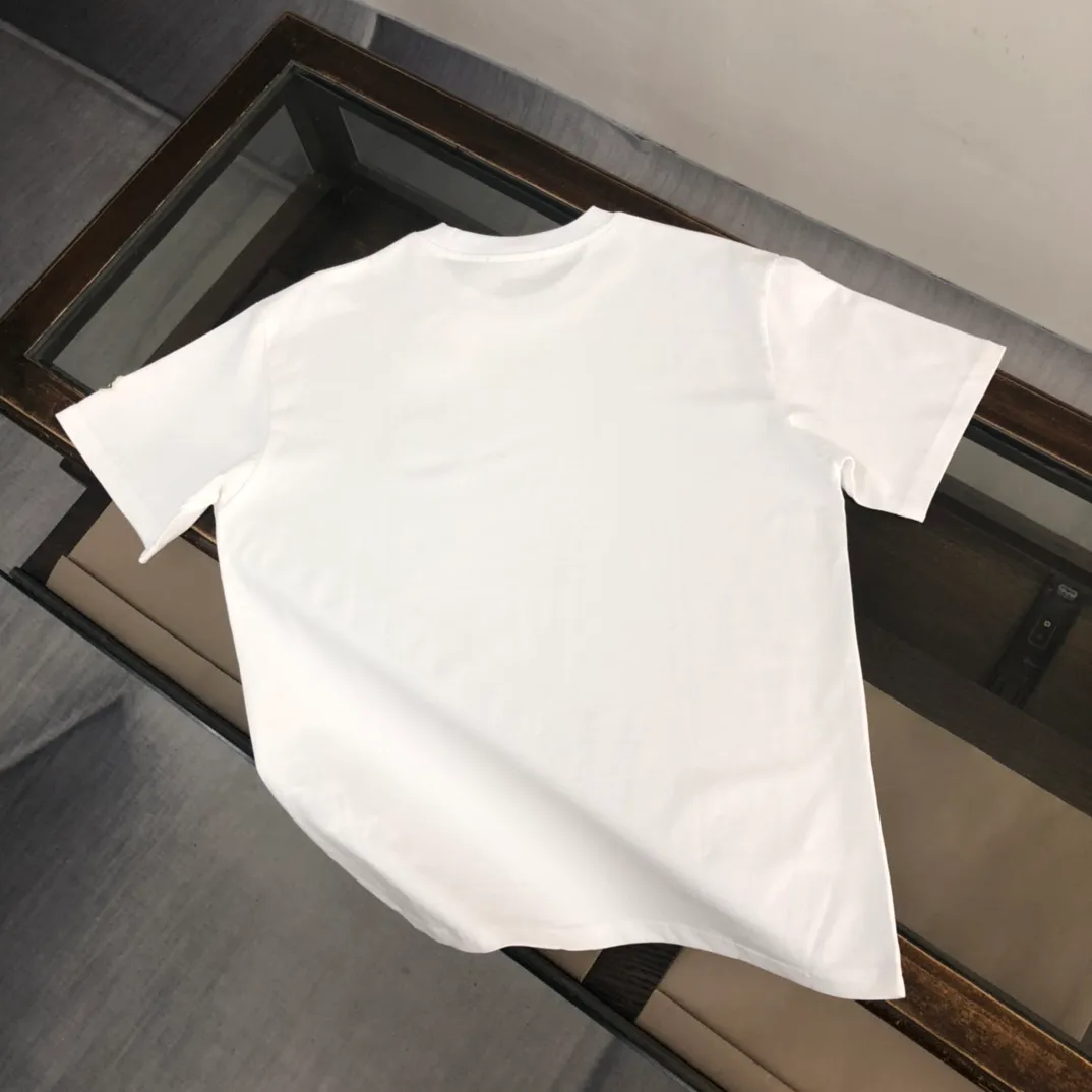 P160 🔥MONCLER New style, customized high-end ready-to-wear! Fashionable and trendy casual short-sleeved T-shirt, gentle, soft, delicate, skin-friendly, comfortable and cool. The brand pattern on the chest is stylish and full of vitality! A fashionable and versatile must-have! Color: black white Size: S～XL (loose version, please state your height and weight when placing an order)