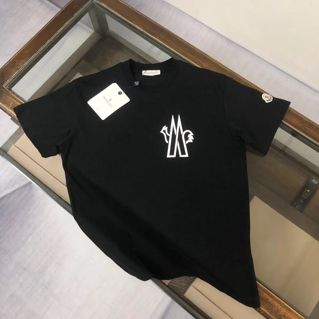 P160 MONCLER 2025 latest couple style round neck short-sleeved couple T-shirt, new spring and summer product, high quality 🔥🔥Three-dimensional logo letter logo printing technology on the chest! Fashionable and versatile trendy styles, customized imported fabrics! Comfortable to wear, breathable, fashionable without losing personality, the upper body is casual and casual, handsome and stylish, showing the temperament of a big brand. All three standards are complete! ! Color: Black White Size: S M L XL (Loose fit, please state your height and weight when placing an order)