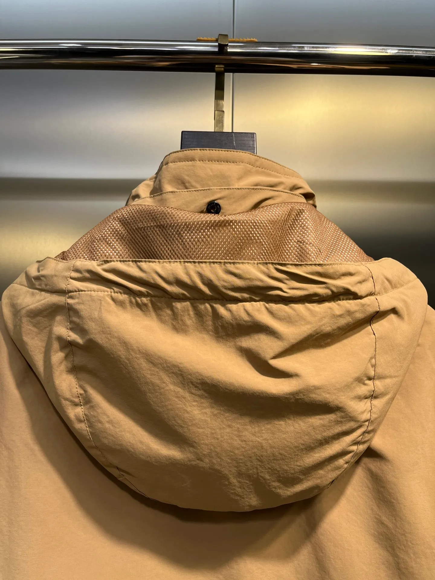 P1000 moncler⭐️ New down jacket for autumn and winter. Original custom-made hardware and accessories. All imported and original customization. Welcome to compare. Absolutely high quality. Made of top-grade 90 white goose down. Super soft. Filled with fluffy and full feathers. Super heavy-duty. Fabric workmanship. 👍Perfect version. Fabric is super comfortable. Exclusive model. Non-market product. Women's size.  Size; 00 0 1 2 (00 is the smallest size)