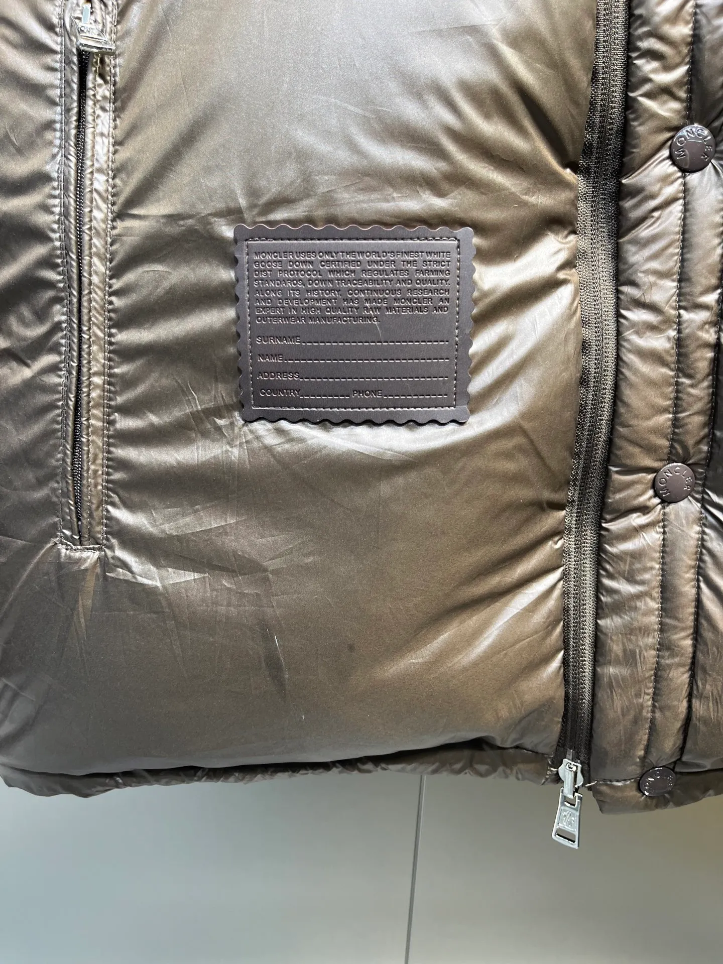P1040 Moncler Verone 🌟Limited down jacket, same style for men and women, reversible, detachable sleeves, 1 piece can be worn as 4 pieces, 4-in-1 high version, officially on sale on October 1st. Black on the front + brown on the back Size: 1-5