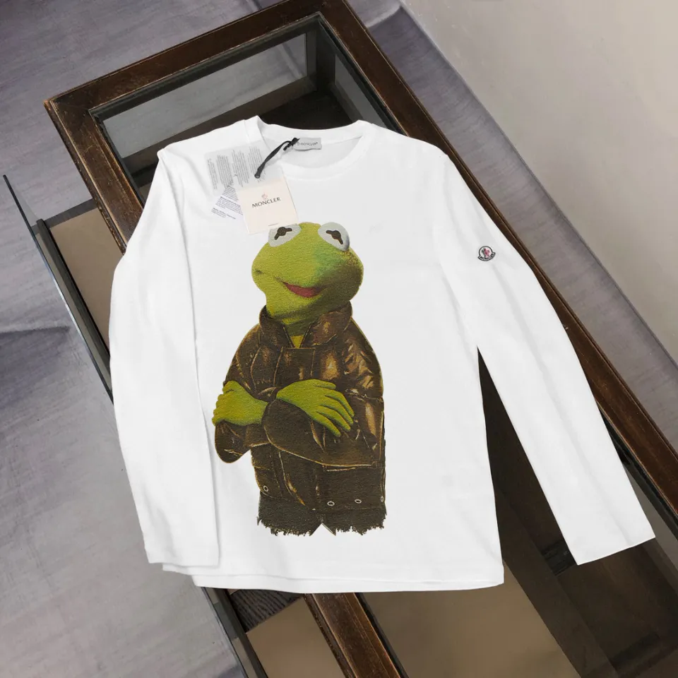P180, a non-off-the-shelf model, you can trust it. Moncler printed long-sleeved T-shirt, 240g breathable cotton fabric, very soft and comfortable texture, does not shrink, does not deform, does not ball), can be worn alone as a base layer. Original customized accessories, collar label, care mark, hangtag, packaging (perfect details) Color: White Black Size: XS S M L