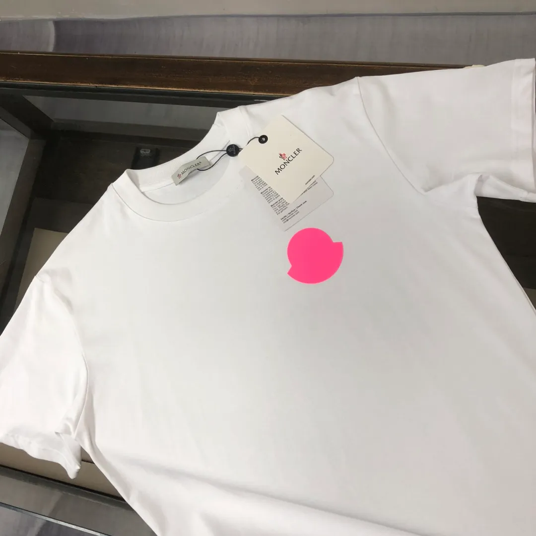 P160 MONCLER 2025 latest couple style round neck short-sleeved couple T-shirt, new spring and summer product, high quality 🔥🔥Three-dimensional logo letter logo printing technology on the chest! Fashionable and versatile trendy styles, customized imported fabrics! Comfortable to wear, breathable, fashionable without losing personality, the upper body is casual and casual, handsome and stylish, showing the temperament of a big brand. All three standards are complete! ! Color: black, white, sky blue, dark gray Size: S M L XL (loose fit, please state your height and weight when placing an order)