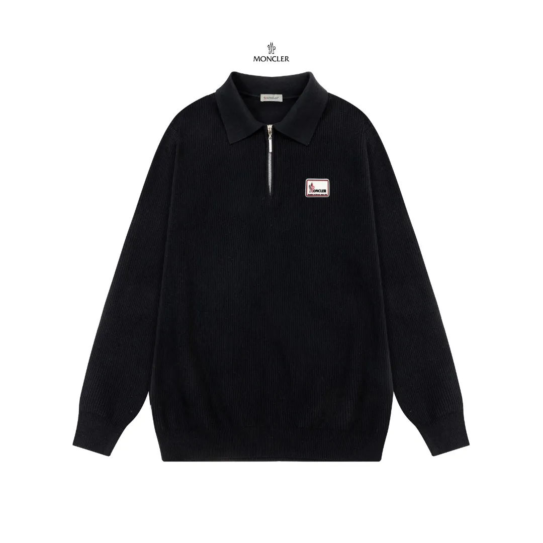 P250 Moncler masked zipper lapel sweater, the latest 2025 casual Polo wool sweater.  The texture is delicate, soft and comfortable, skin-friendly and warm, not easy to deform, simple and high-end style, and the logo on the chest is very exquisite and perfect! The upper body effect is very strong 👍 Color: black, gray Size: S-XL