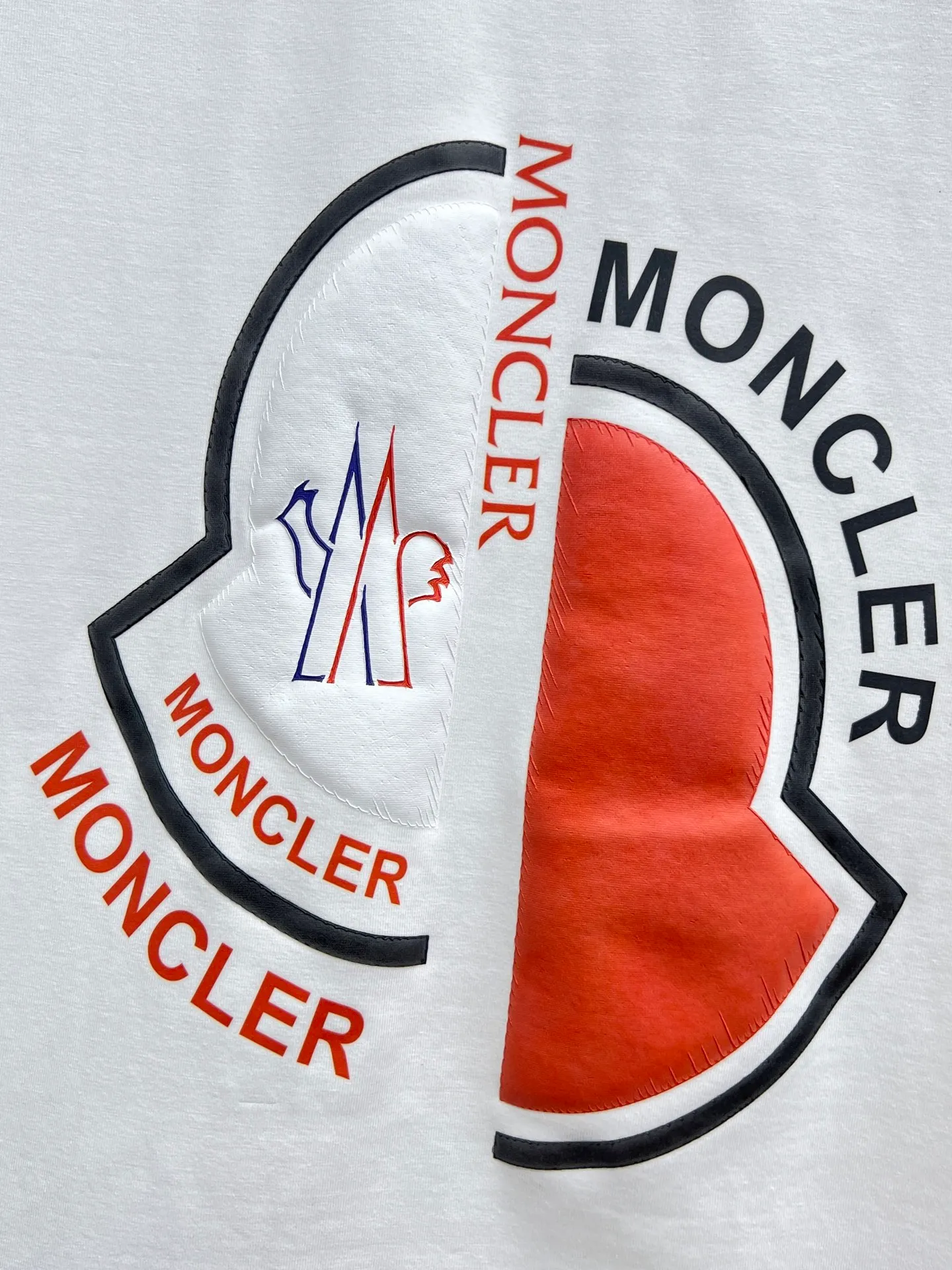 P220 Moncler🌟New debut counter latest short-sleeved round neck T-shirt, high-end customized design, avant-garde and fashionable! The brand logo emphasizes craftsmanship and is designed with high-end custom fabrics. Soft to the touch. Comfortable to wear. Exquisite stitching at the counter level. Fine workmanship. The upper body effect is incomparably handsome! A must-have item for a stylish man! 🐎🐎Size: M-XXL (size chart in the last picture)