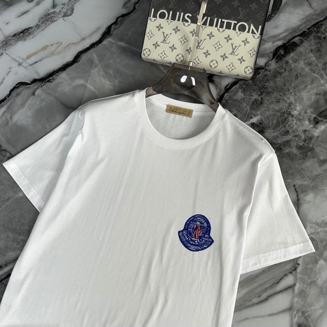 P320 [MONCLER Mouth Mouth] (Fat Man's Gospel) The same style as the 2025 official website. World-renowned luxury brand. Summer men's (double mercerized) high-quality 🐂 suit. It is made of imported original fabrics. It is a fashion trend of the season and a versatile hit. Simple and elegant, precise workmanship allows you to be at the top of fashion. Size: M-5XL (can be worn up to 220 pounds)
