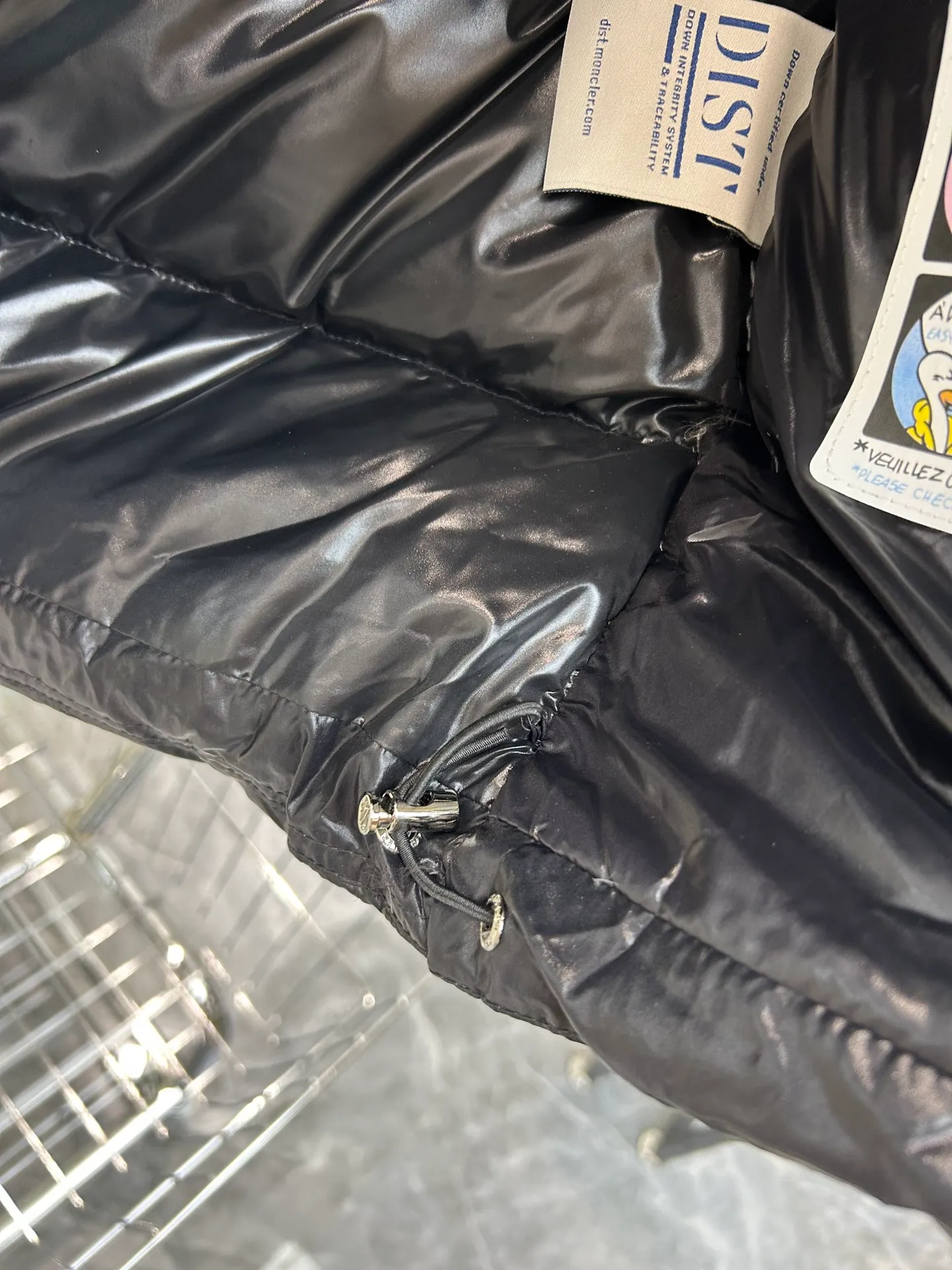 P720 Moncler Maya 70 Short Down Jacket The iconic men's Moncler Maya 70 down jacket is highly recognizable and specially designed to celebrate the brand's 70th anniversary. Style number: m70 Size: 12345 Color: black off-white gray