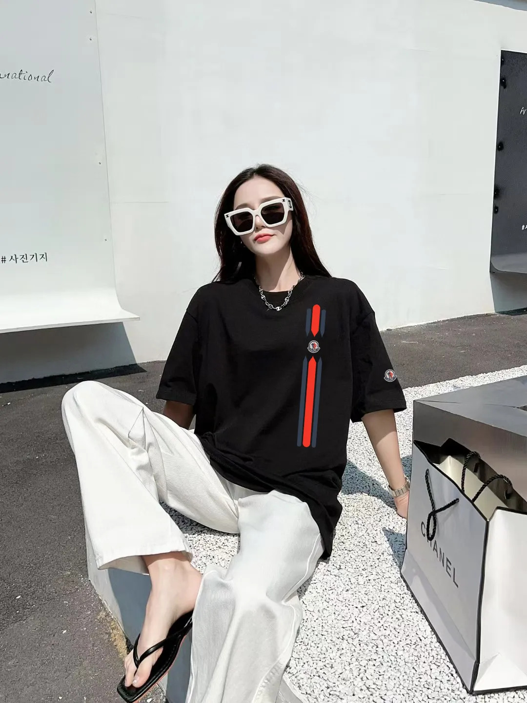 P140 🔥[MONCLER] 2025FW short-sleeved T-shirt, badge + LOGO printing, high-end 26s double yarn 300g fabric, heavy fabric, custom stretcher rib, same vat and dye, complete three standards, same style for men and women, color: black, white, size: S M L XL 2XL