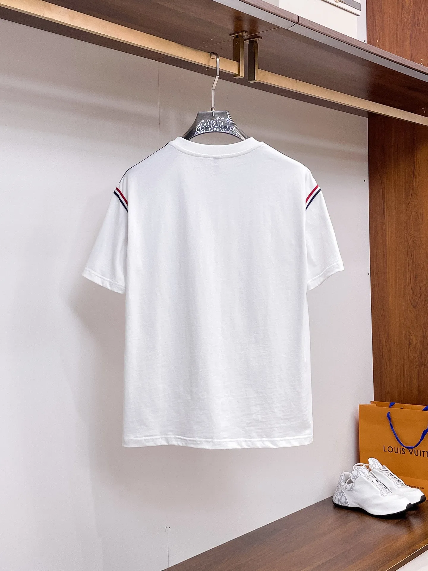 P560 Brand [MONCLER Mouth Covered] 2025 round neck short-sleeved shorts suit. The pure cotton fabric upper body will not be stuffy, the smooth and comfortable skin-friendly effect is more breathable, the fabric has its own texture, classic logo technology, a new interpretation from a unique angle, the first choice for fashion and versatility! Size: M-3XL (maximum wear: 190 pounds)
