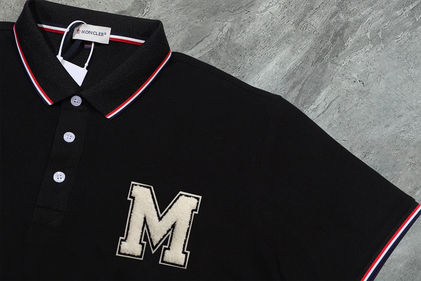 P190 Complete with three standards] MONCLER~ MONCLER 2024 summer new high-quality lapel short-sleeved POLO shirt, counter-customized fabric, high breathability and comfort, impeccable details, brand element design concept, reflecting high quality. It feels delicate and soft! It presents a casual cut and the upper body shape is great! The chest is filled with three-dimensional embroidery of the brand LOGO to highlight quality and luxury. Color: black/white Size: M~3XL