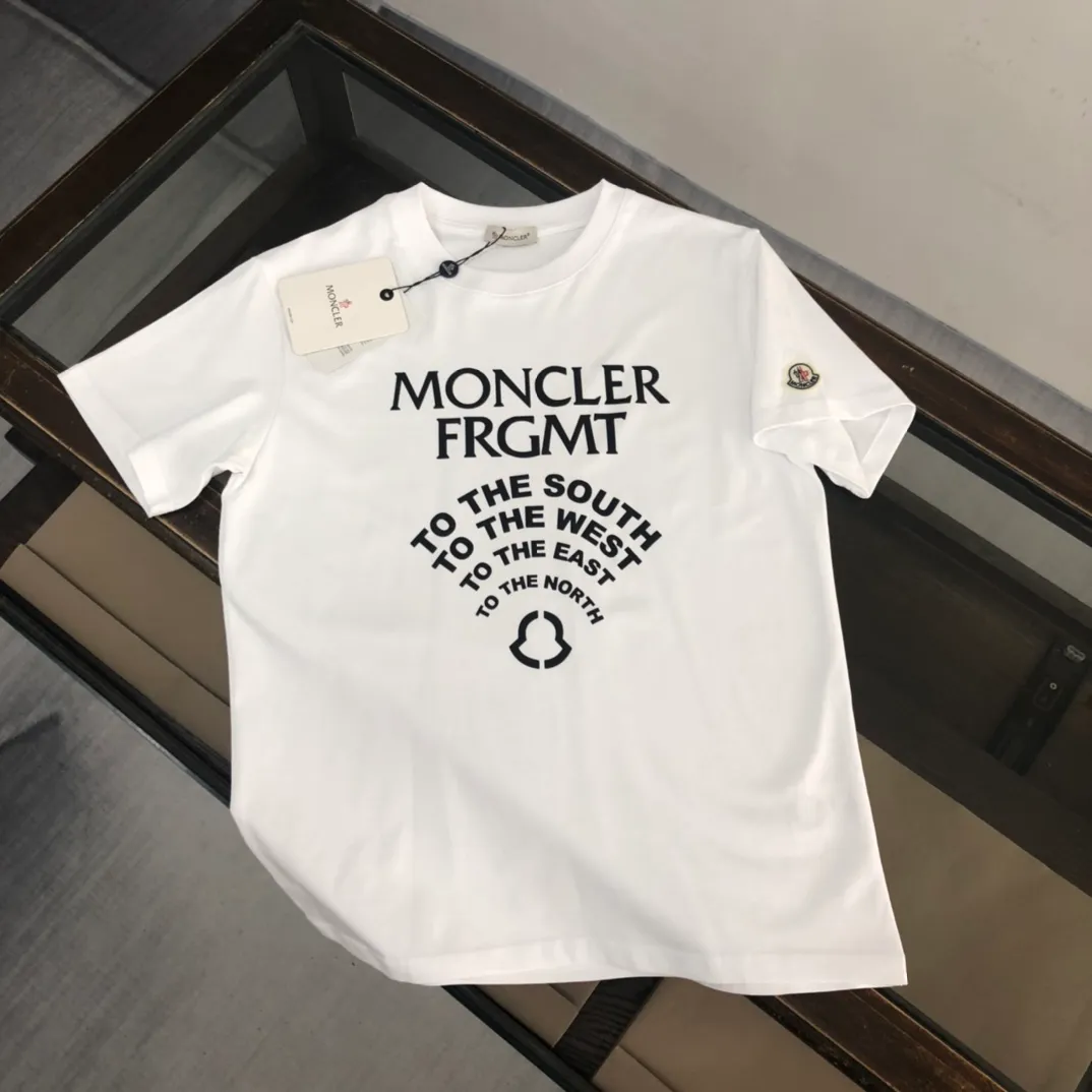 P160 🔥MONCLER Mengkou’s latest trade order short-sleeved T-shirt, in full condition! ! Logo printed on the chest! The upper body is comfortable and breathable, not stiff, and has a rich three-dimensional feel overall. It is a quality export order. It meets the simple needs of commuters for dressing. The upper body effect is very good, slimming, and not picky about the figure. The fabric workmanship... is impeccable. Only good workmanship and good fabrics can make you wear a good taste. It is a must-have item for everyone! Size: Black White Size: S～XL