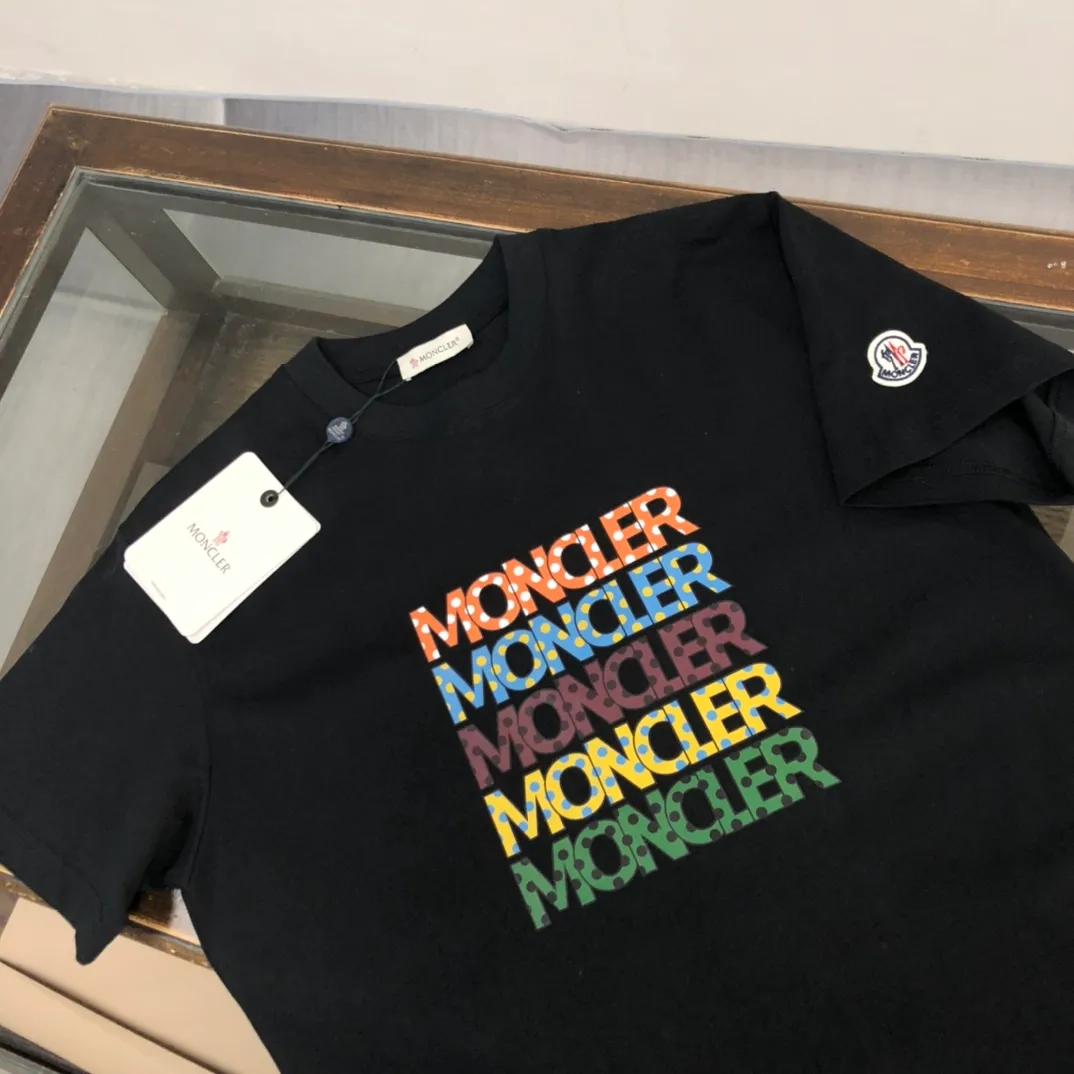 P150 Moncler 2025 new men's round neck short-sleeved couple's T-shirt, new spring and summer product, high quality 🔥🔥Fashionable and versatile, customized imported fabrics, comfortable to wear, breathable, fashionable without losing personality, casual and casual upper body, handsome and stylish, showing the temperament of a big brand. All three standards are complete! ! Color: black white Size: S-XL (loose fit)